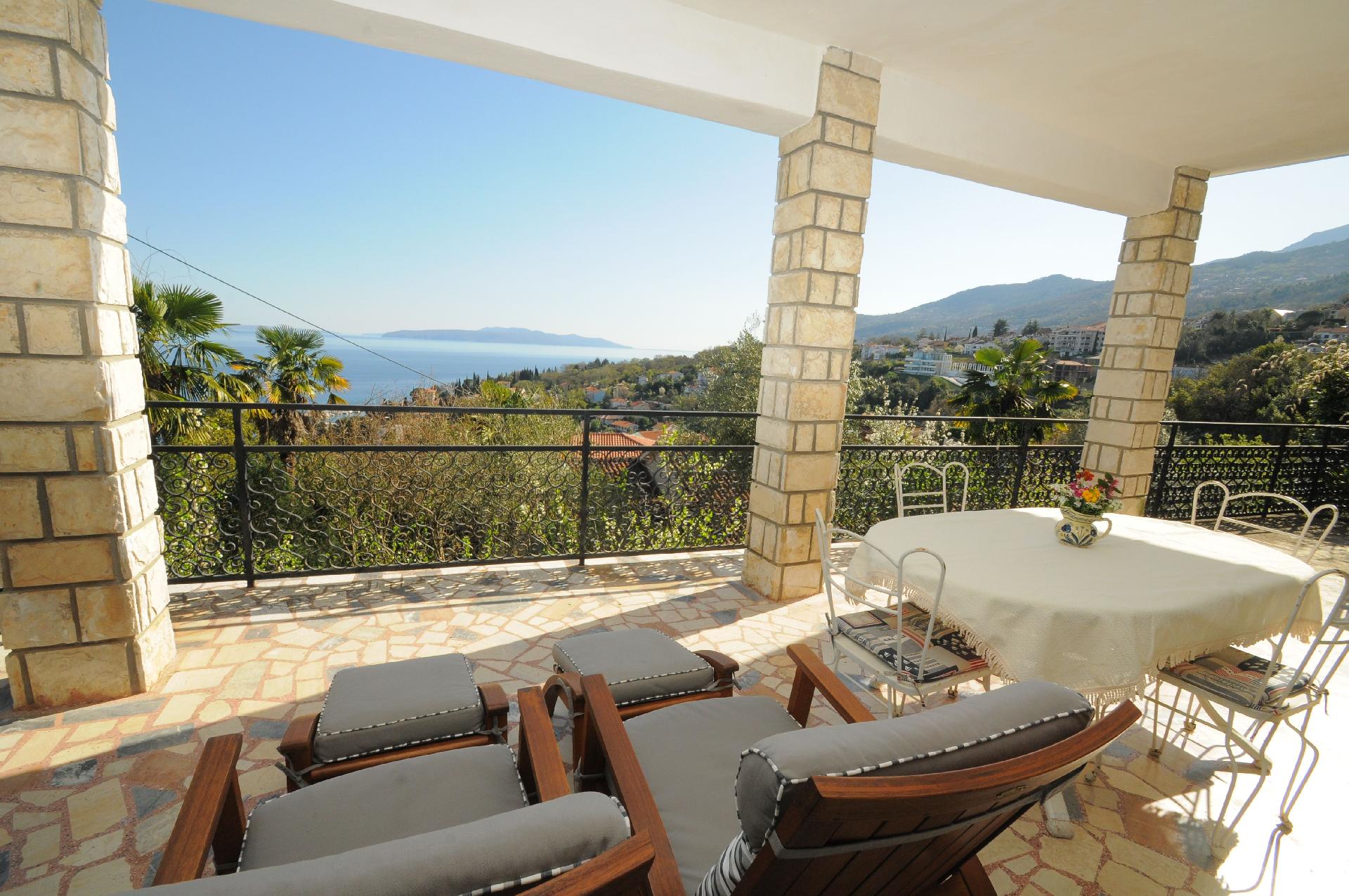 Appartement mit überdachter Terrasse und eine Ferienhaus in Kroatien