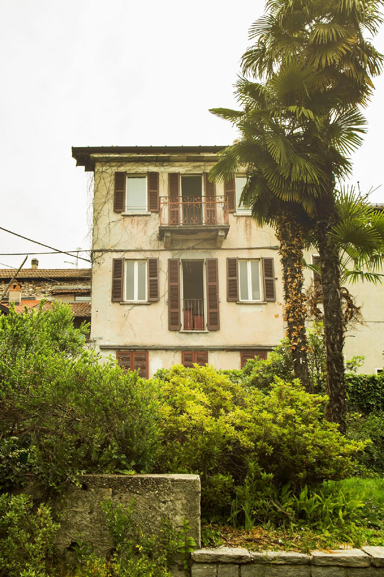 Ferienvilla mit Garten, Seeblick und direktem Zuga Ferienhaus in Italien