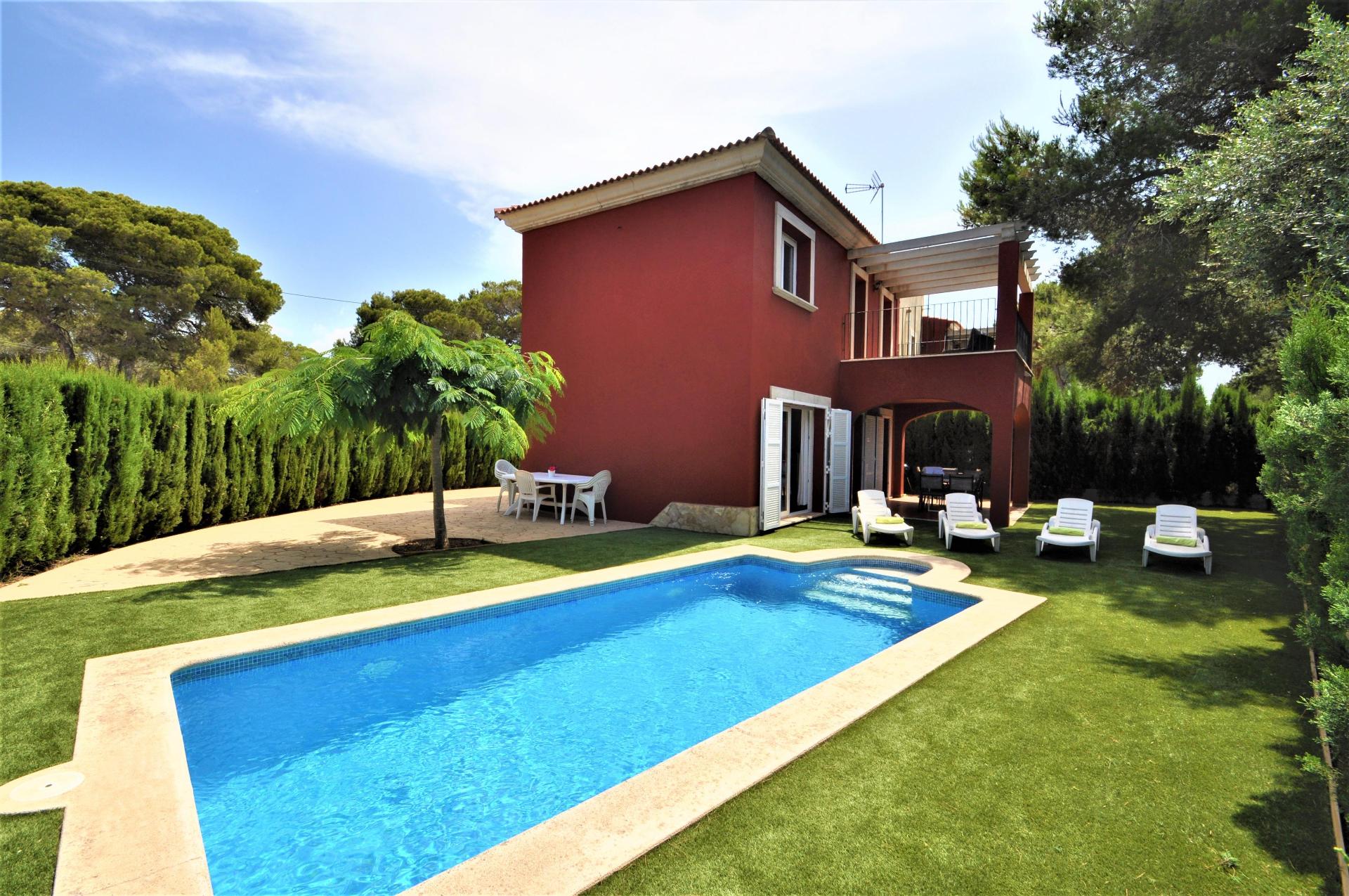 VILLA ALBENIZ en Zona residencial tranquila con piscina privada ideal para familias WiFi Gratis