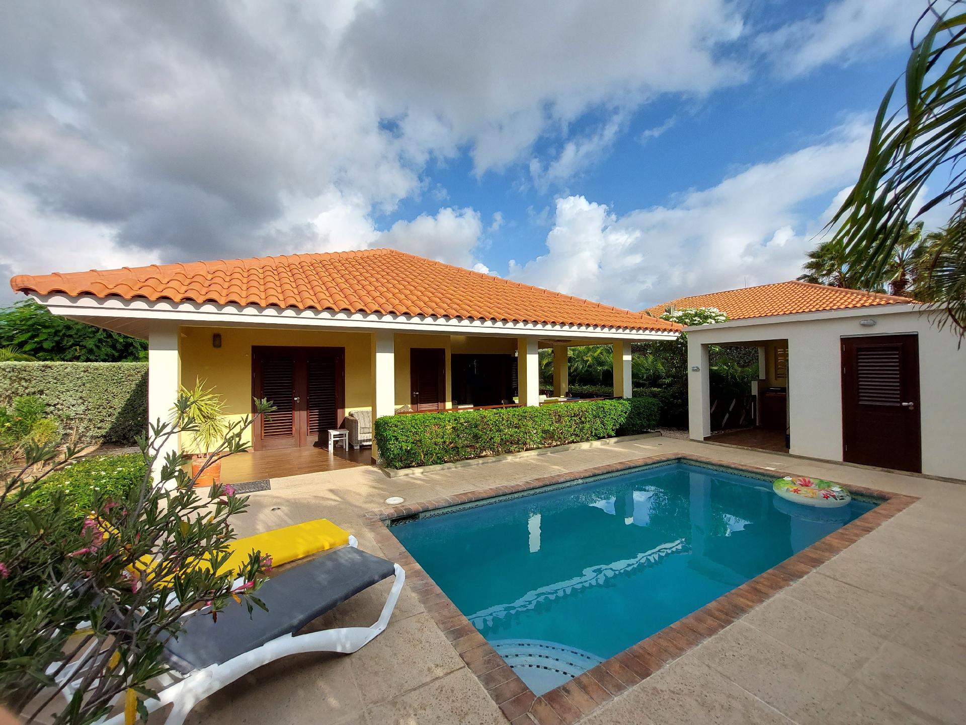 Ferienhaus mit Privatpool für 6 Personen  + 1 Ferienhaus in Curacao