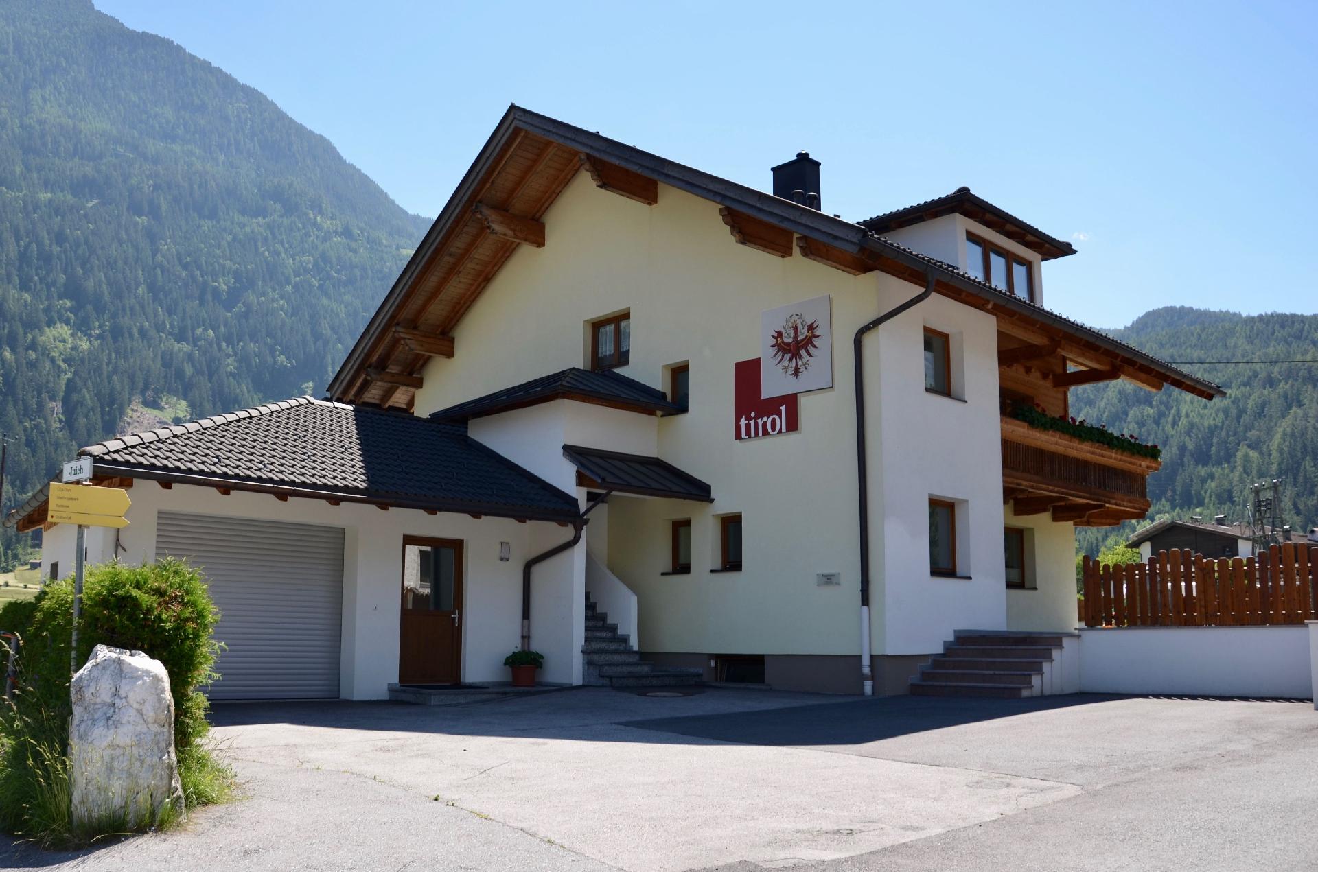 Großzügiges Appartement mit eingezä Ferienwohnung  Tirol