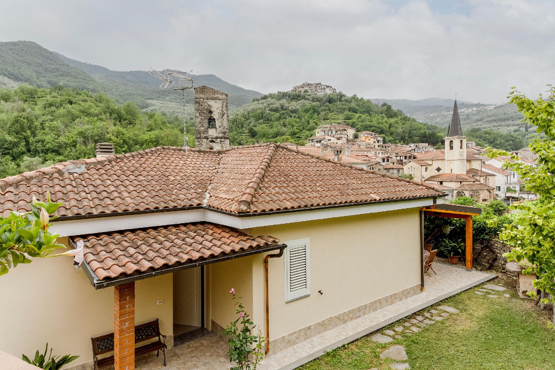 Ferienhaus mit Privatpool für 4 Personen  + 1 Ferienhaus in Italien