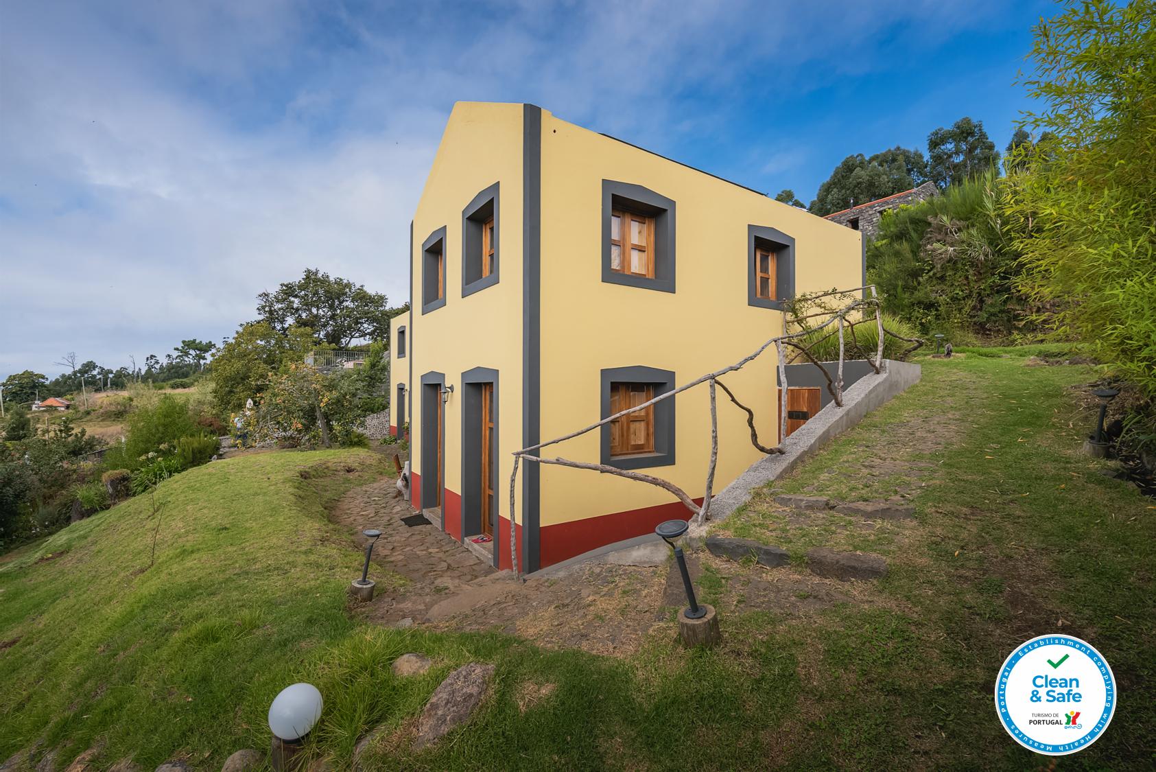 Zweistöckiges Steinhaus mit Veranda Ferienhaus auf Madeira