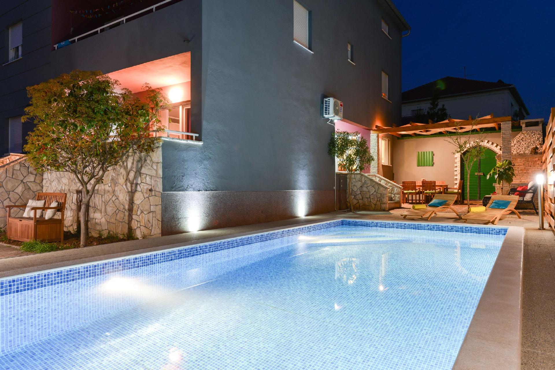 Ferienhaus mit Privatpool für 6 Personen ca.  Ferienhaus  Zadar