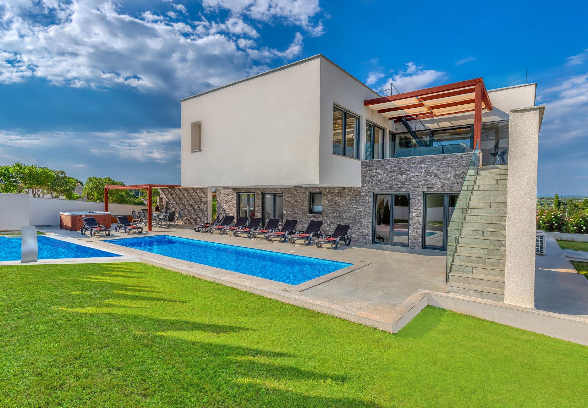 Ferienhaus mit Privatpool für 10 Personen ca. Ferienhaus in Kroatien