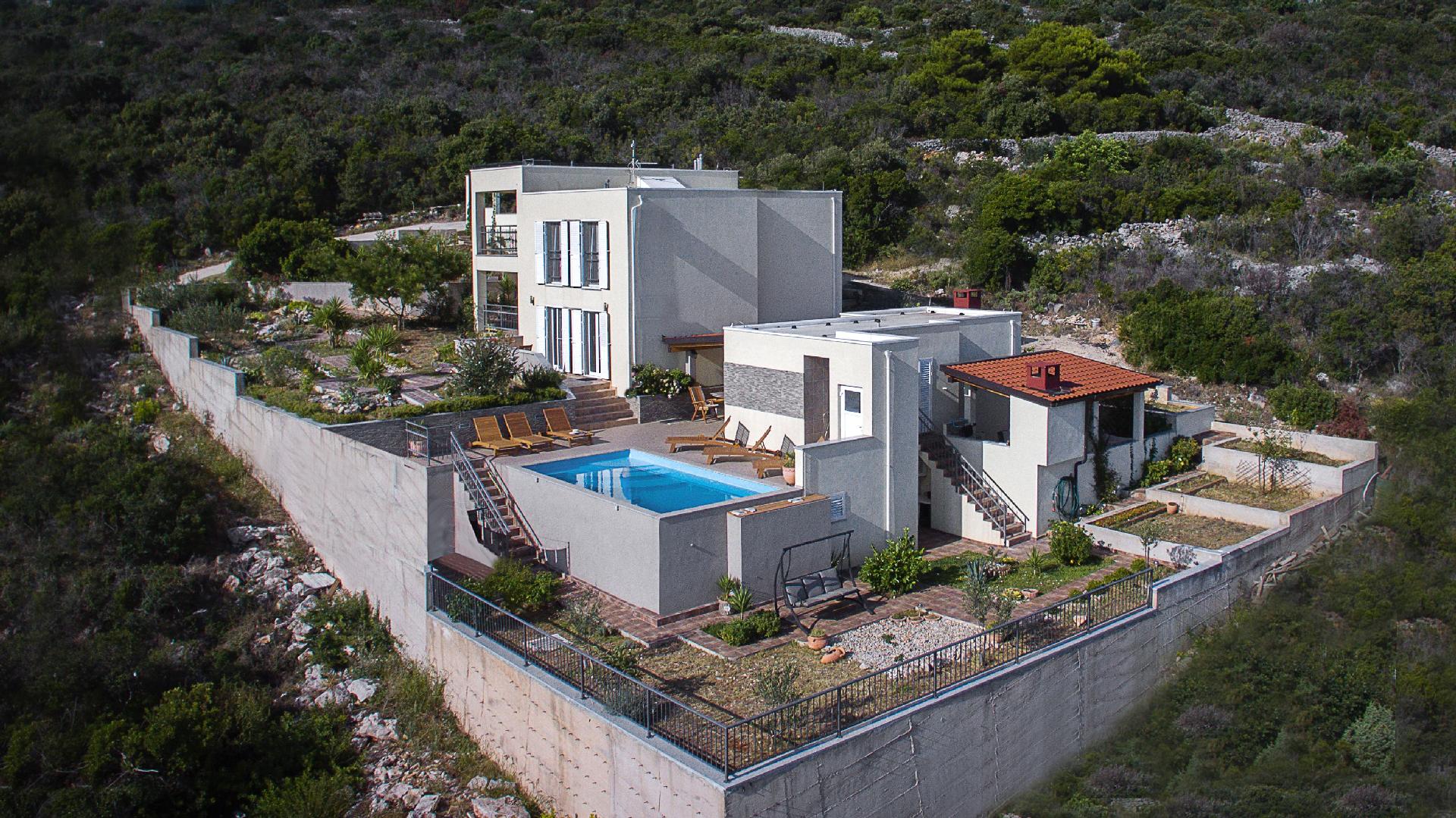 Ferienhaus mit Privatpool für 10 Personen ca. Ferienwohnung  kroatische Inseln