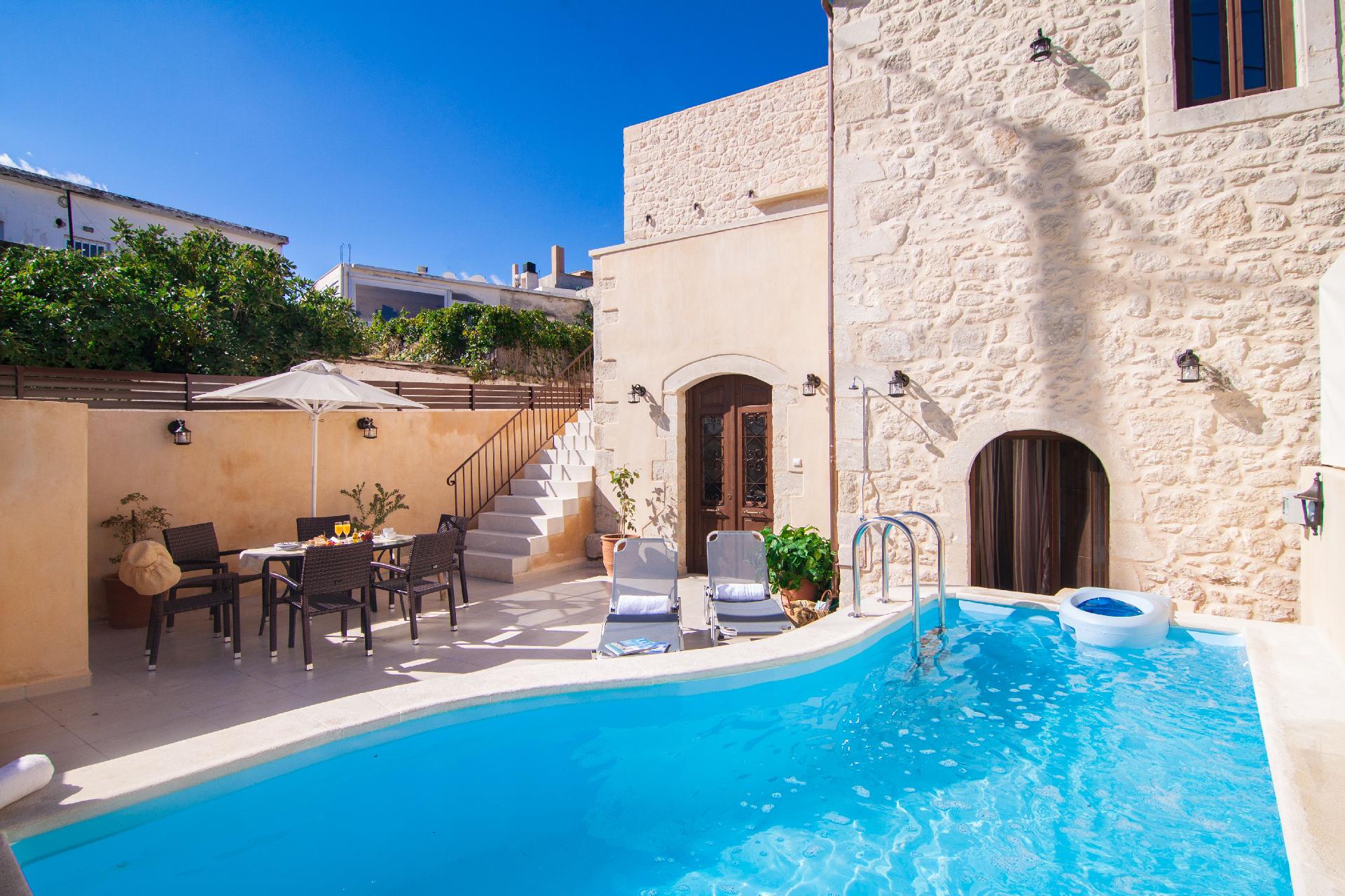 Ferienhaus mit Privatpool für 8 Personen ca.    Kreta