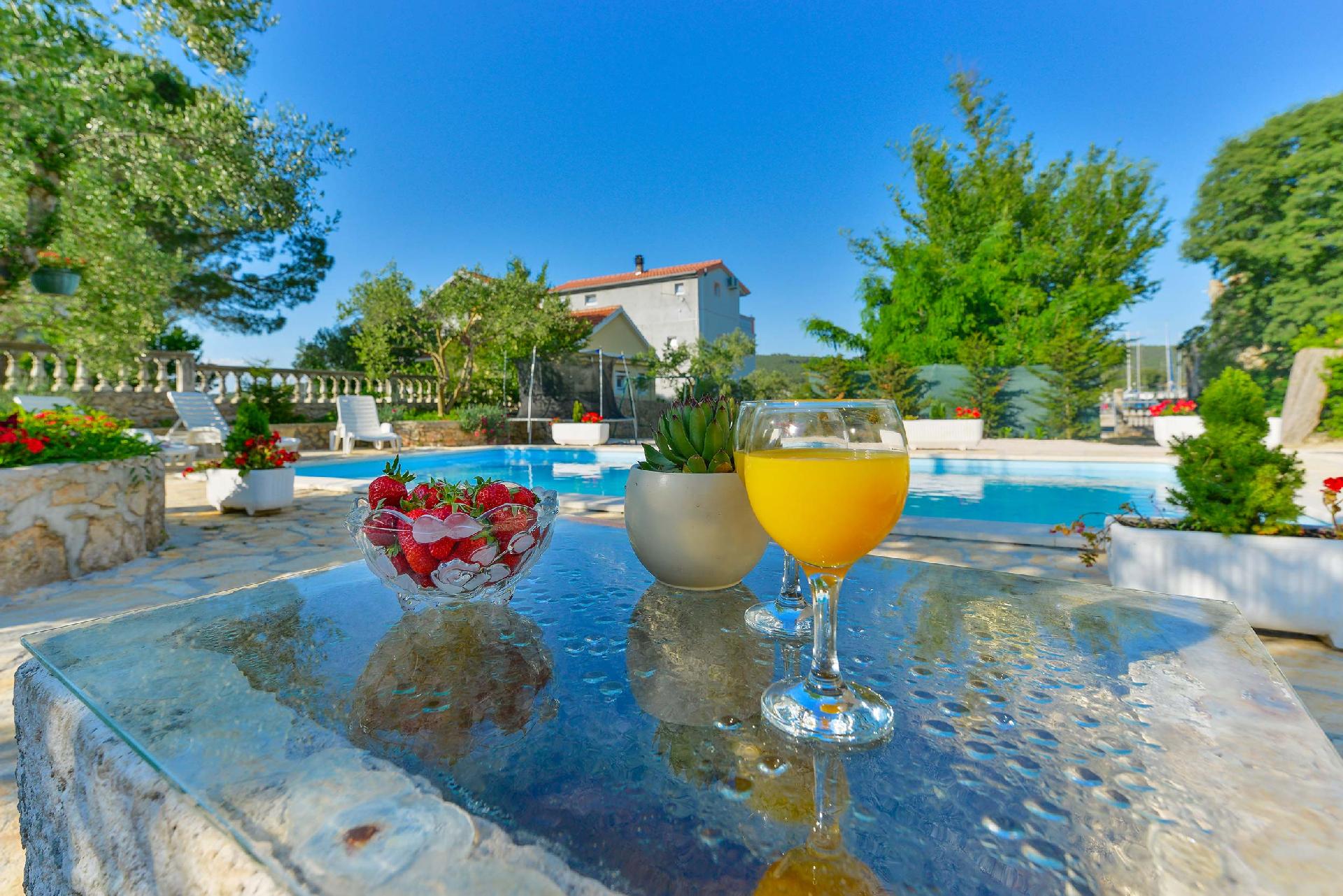 Ferienhaus mit Privatpool für 12 Personen ca.  in Dalmatien