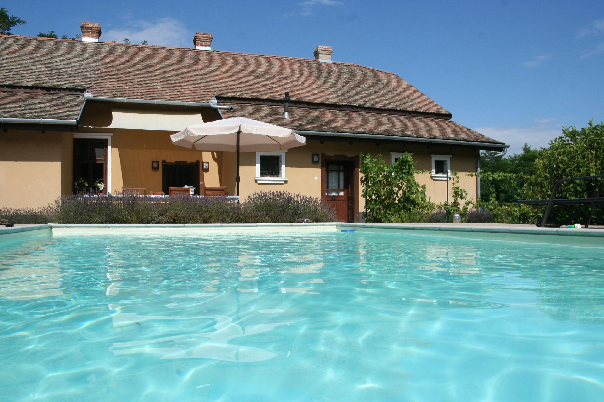 Ferienhaus mit Privatpool für 4 Personen  + 4 Ferienhaus in Ungarn