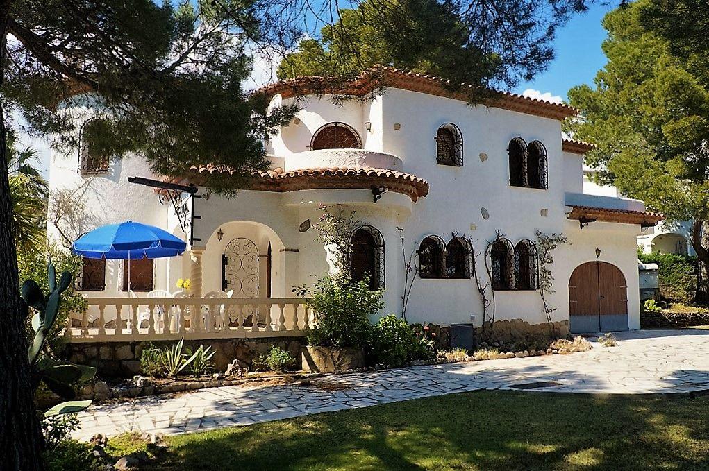 Villa mit einem Nebengebäude auf weitläu Ferienhaus in Spanien