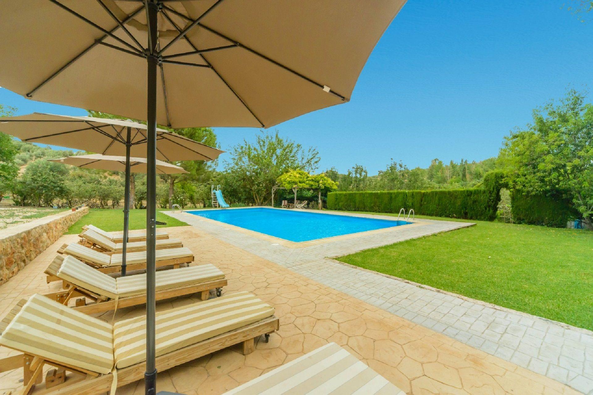 Ferienhaus mit Privatpool für 15 Personen  +  Ferienwohnung in Spanien