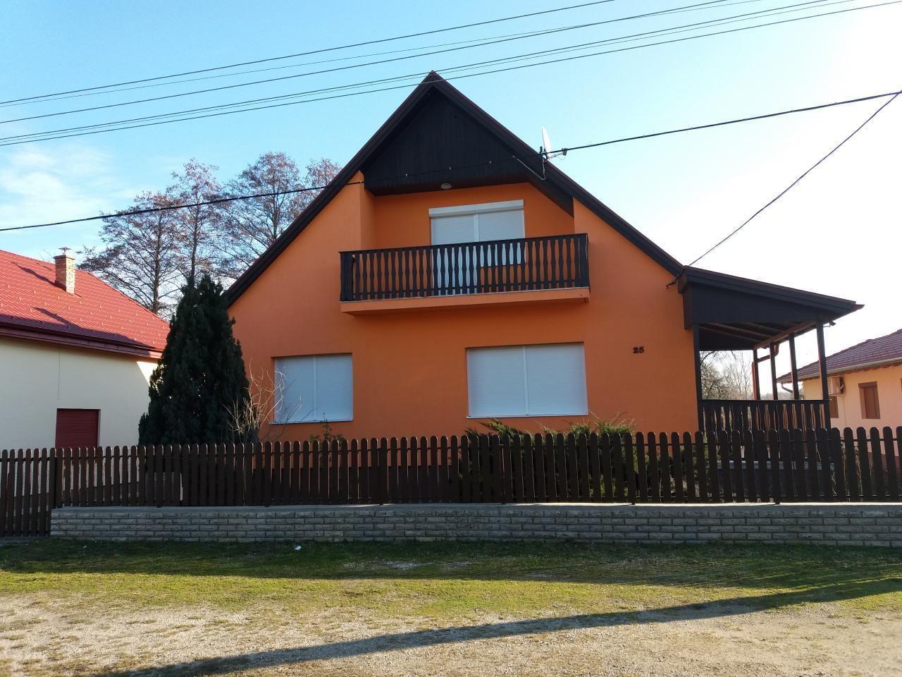 Tolles Ferienhaus in Fonyód mit Terrasse, G  in Ungarn