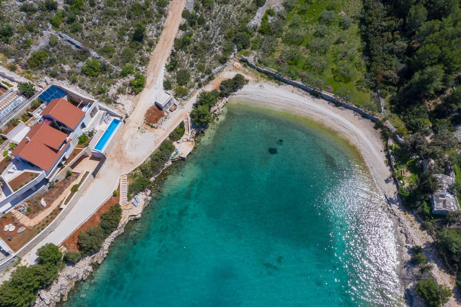 Ferienhaus mit Privatpool für 10 Personen  +  Ferienhaus  kroatische Inseln
