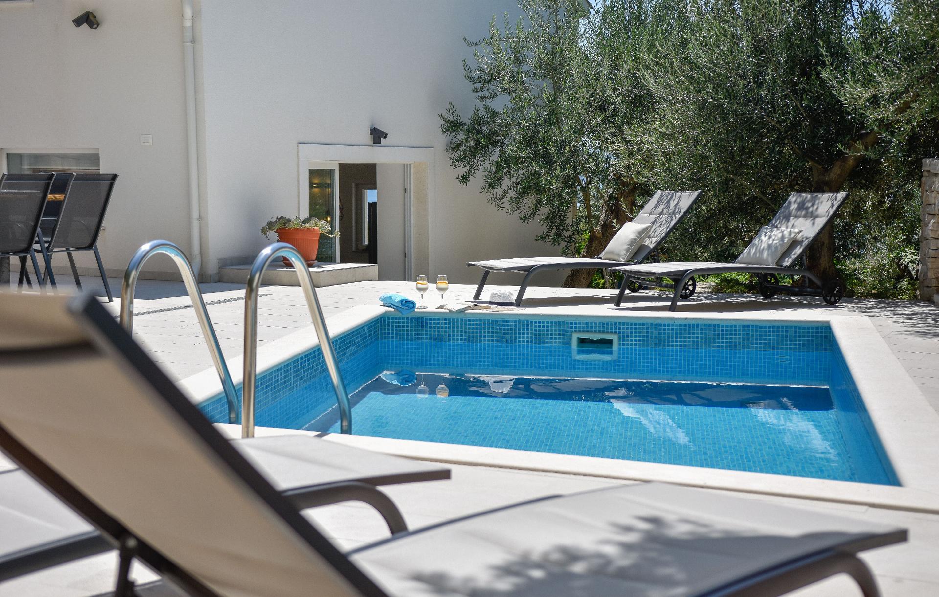 Ferienhaus mit Privatpool für 7 Personen  + 1 Ferienhaus  Split Riviera