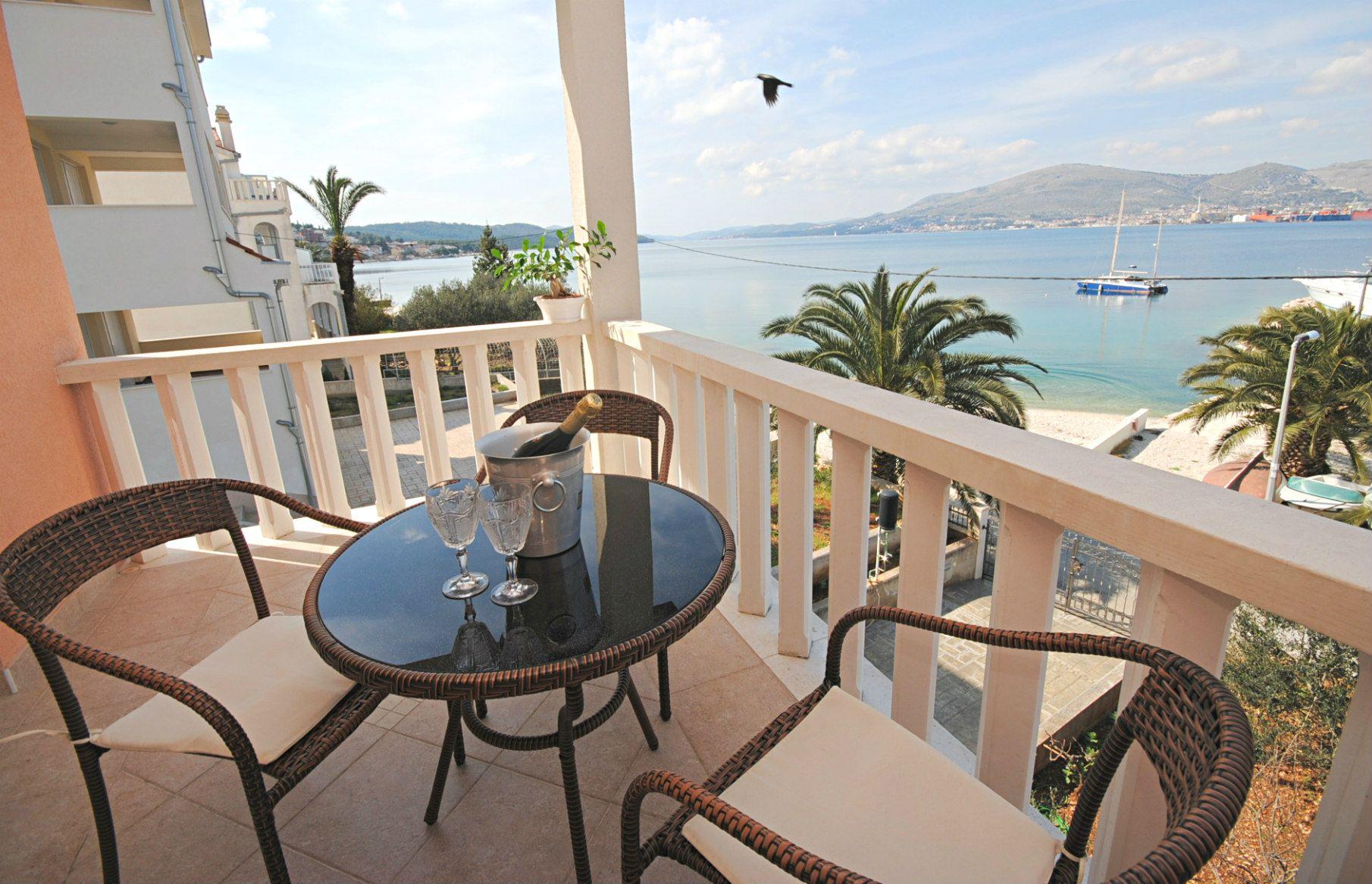Ferienwohnung für 4 Personen  + 2 Kinder ca.  Ferienwohnung  Split Riviera