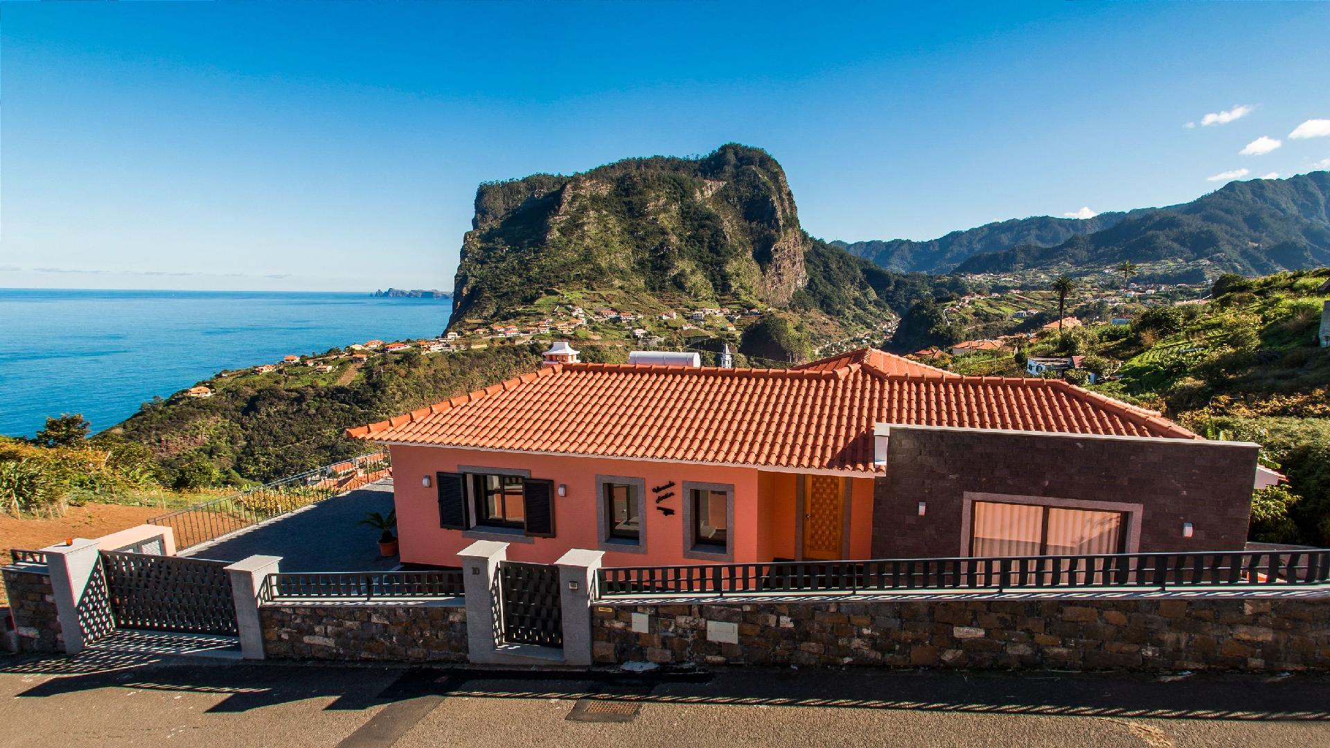 Elegantes Ferienhaus in Santana mit Grill, Terrass Ferienhaus auf Madeira