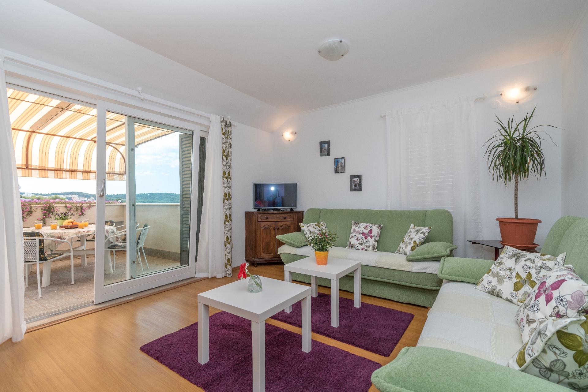 Ferienwohnung für 8 Personen ca. 135 m²  Ferienwohnung in Dalmatien