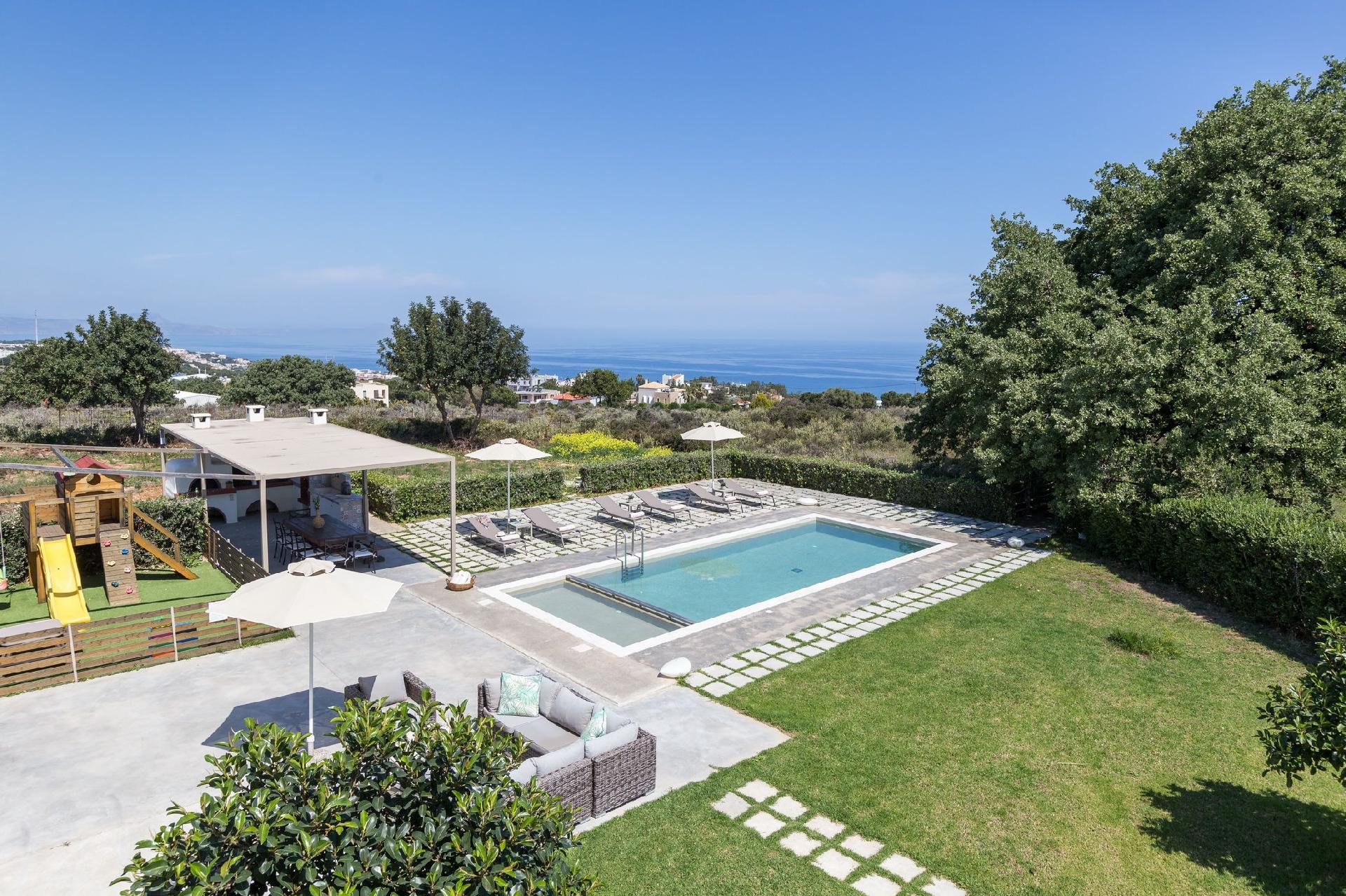 Ferienhaus mit Privatpool für 11 Personen ca. Ferienhaus  Kreta