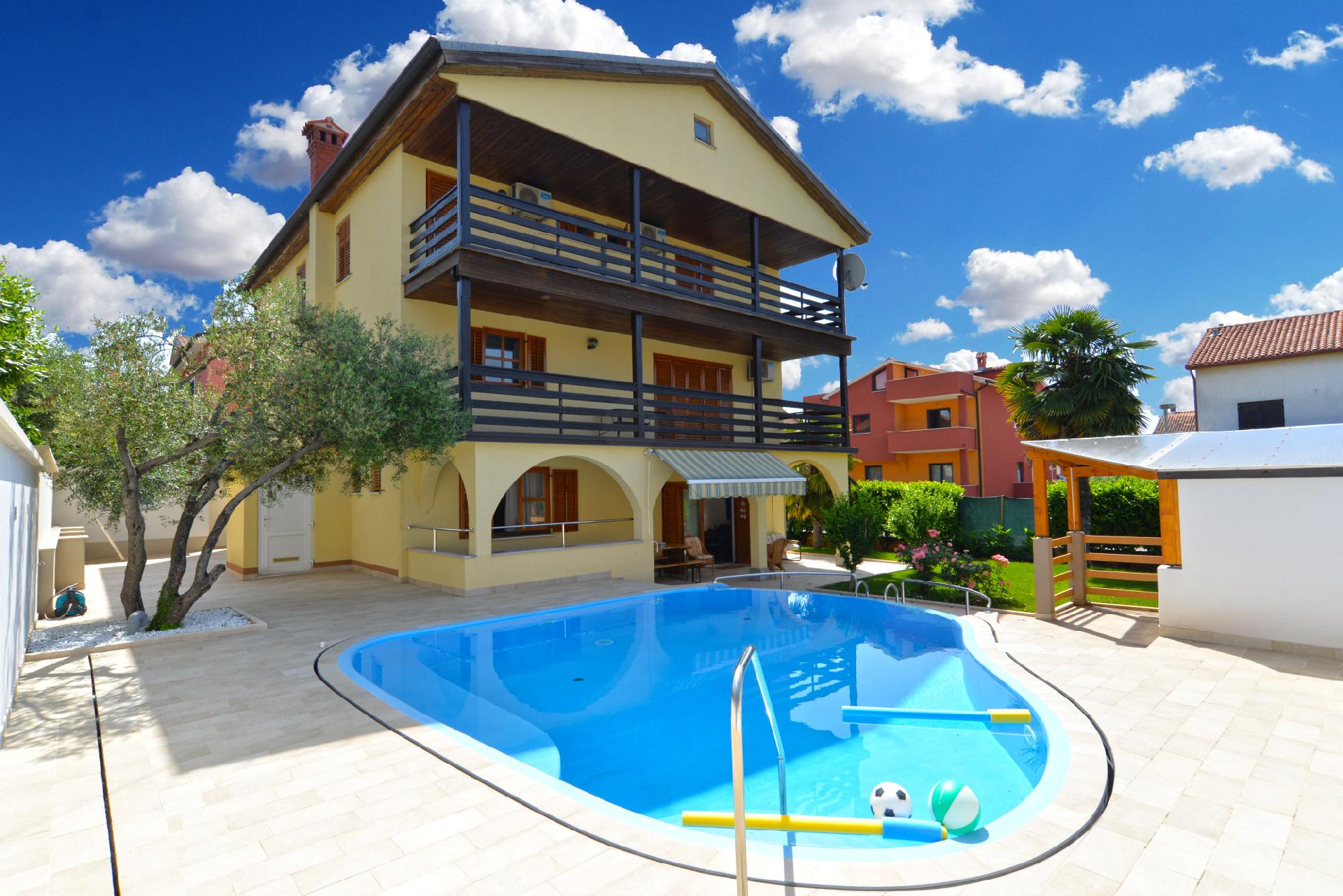 Ferienwohnung für 8 Personen ca. 120 m²    Novigrad