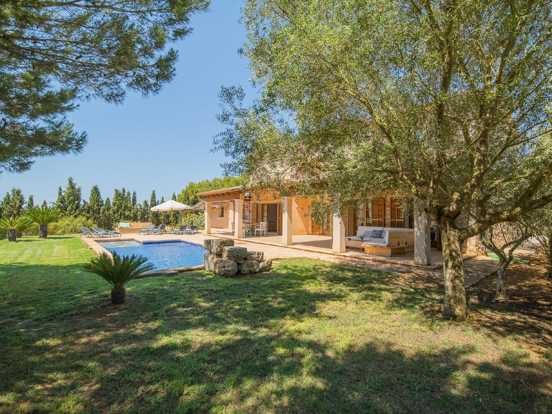 Luxuriöse Finca auf zwei Etagen mit Garten so Ferienhaus  Mallorca