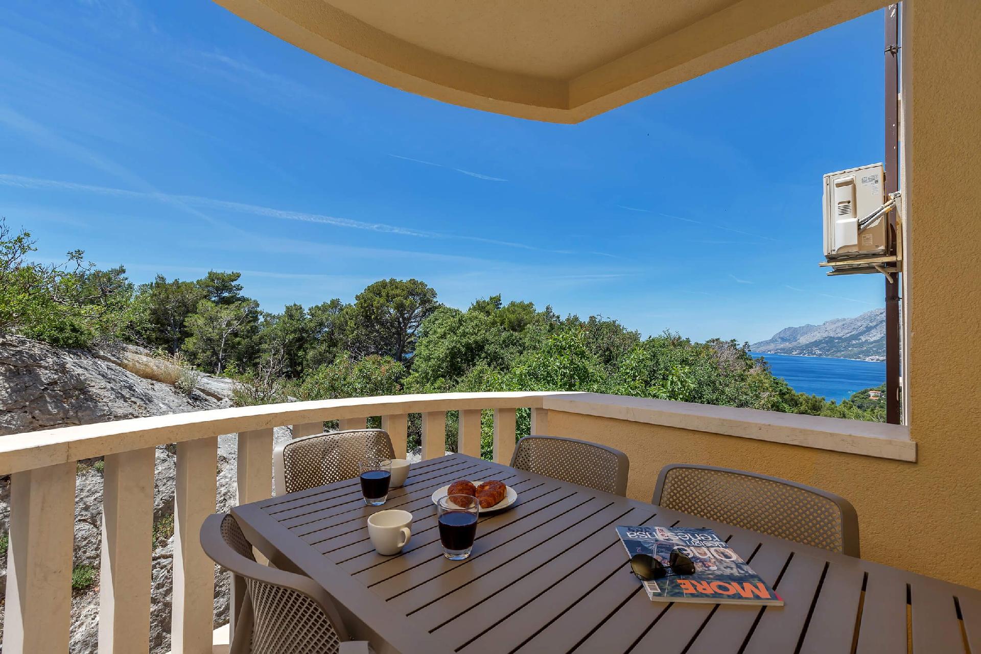 Ferienwohnung für 8 Personen ca. 100 m²  Ferienhaus  Makarska Riviera