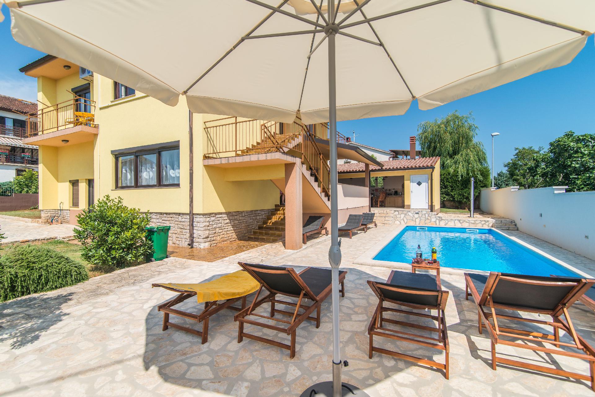 Ferienhaus mit Privatpool für 12 Personen ca. Ferienhaus in Istrien