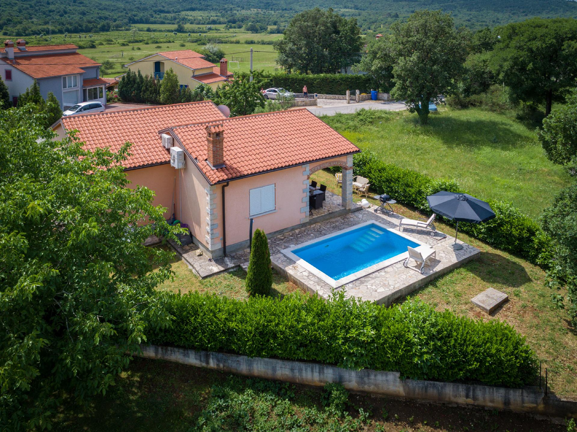 Ferienhaus mit Privatpool für 6 Personen  + 2 Ferienhaus in Kroatien