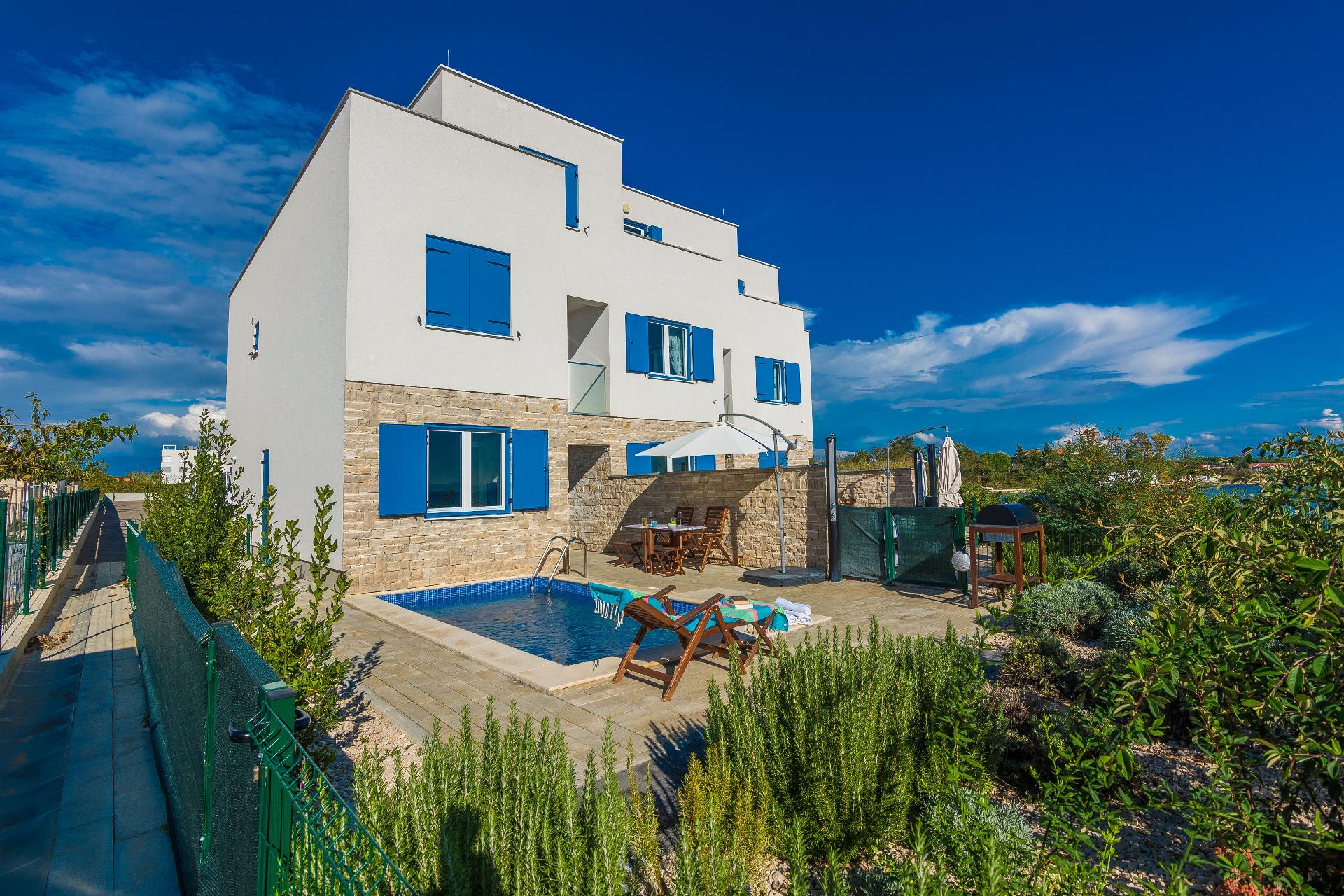 Ferienhaus in Privlaka mit Kleinem Pool und Meerbl Ferienhaus in Dalmatien