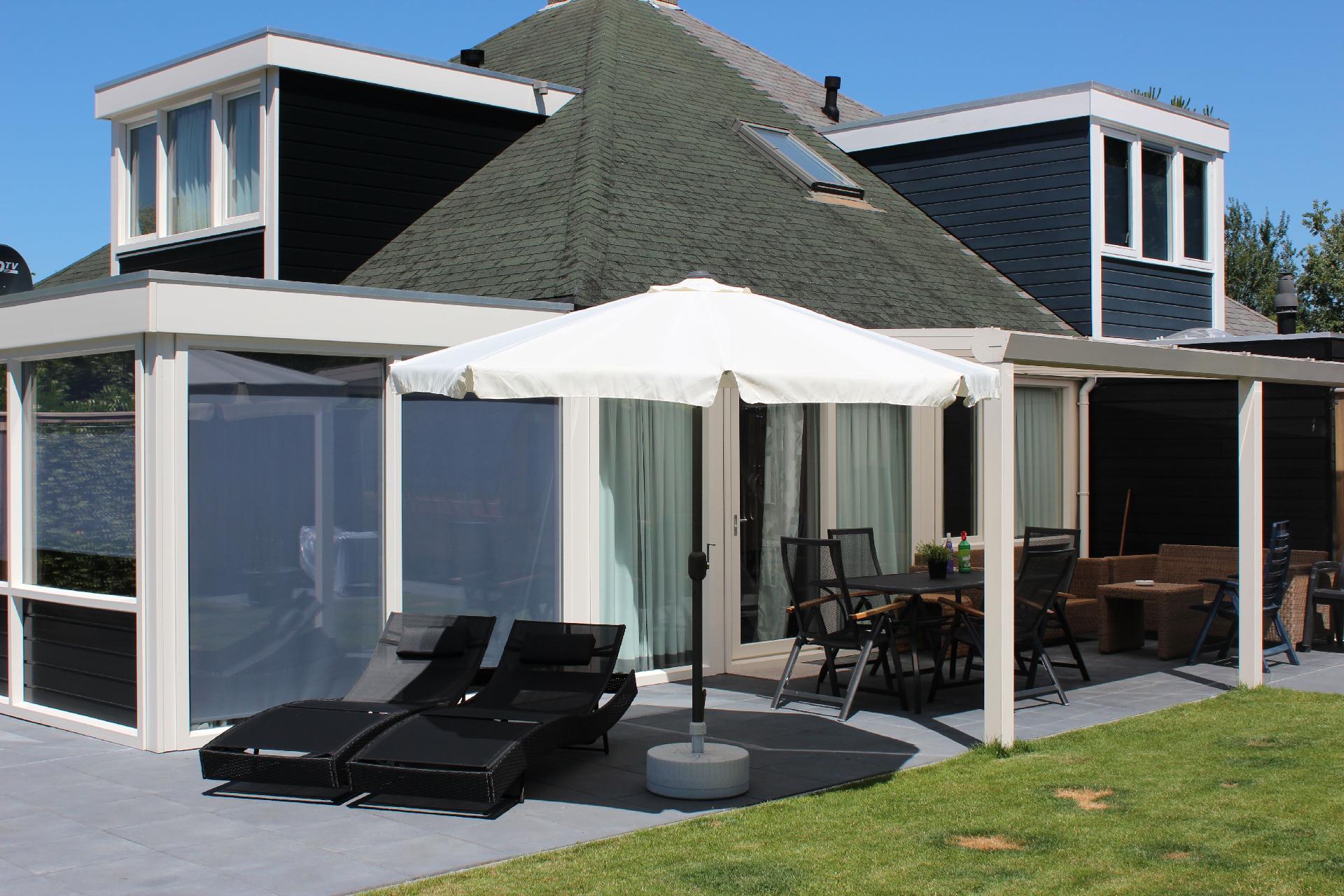 Nettes Ferienhaus in Stavenisse mit Terrasse und G Ferienhaus in den Niederlande