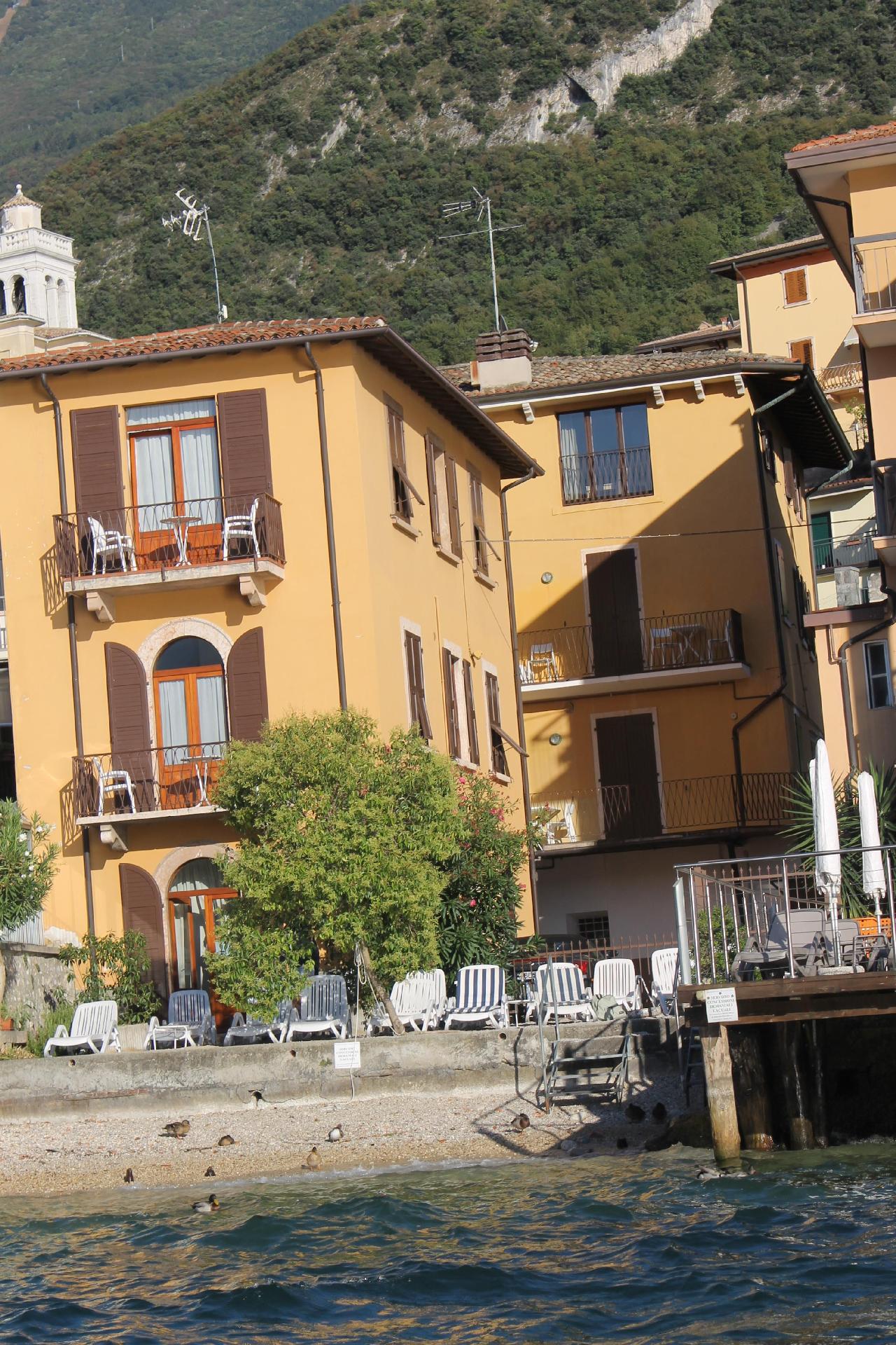 Zwei-Zimmer-Wohnung mit Seeblick Ferienwohnung in Italien