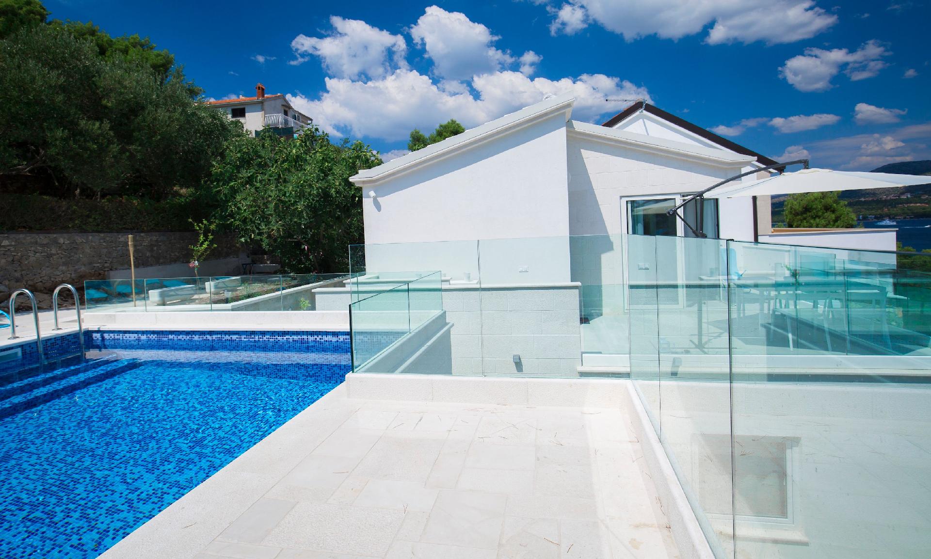 Ferienhaus mit Privatpool für 9 Personen ca.  Ferienhaus  Split Riviera