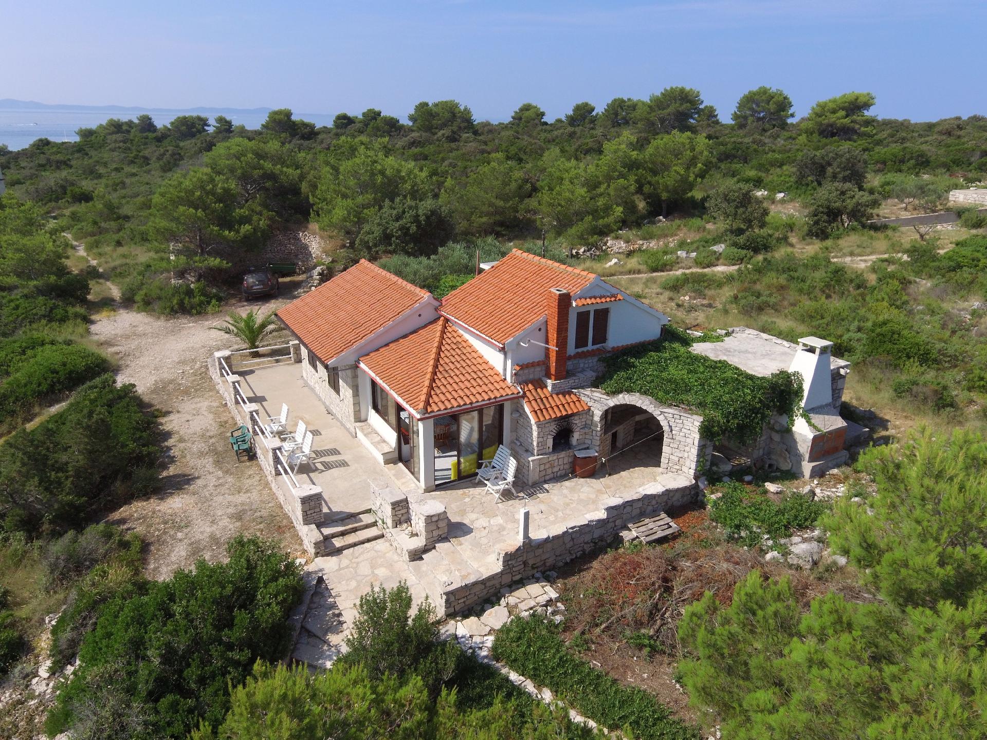 Ferienhaus in Gornje Selo mit Garten, Terrasse und Ferienhaus  kroatische Inseln
