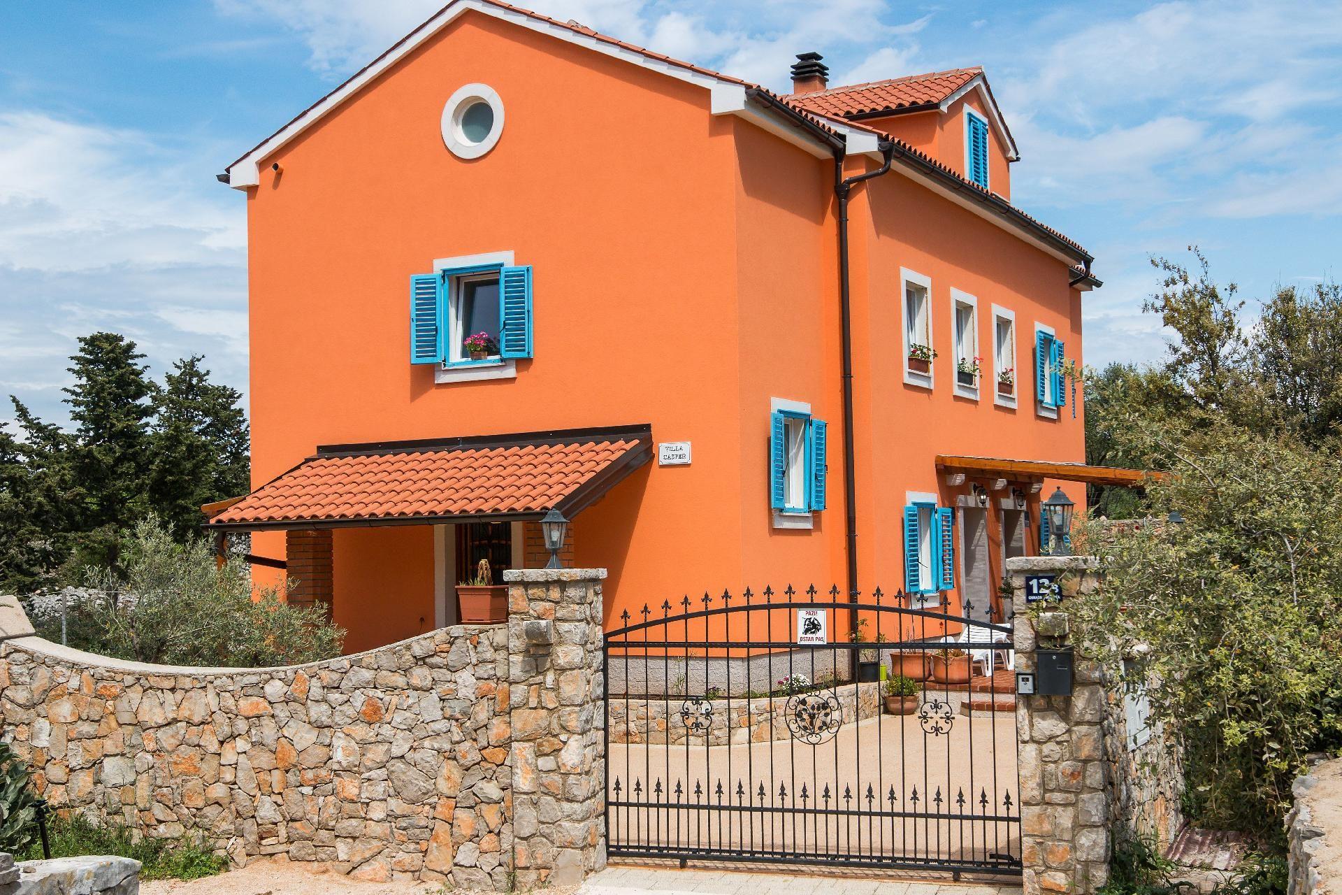 Appartement in Veli Lo?inj mit Terrasse, Garten un Ferienhaus in Kroatien