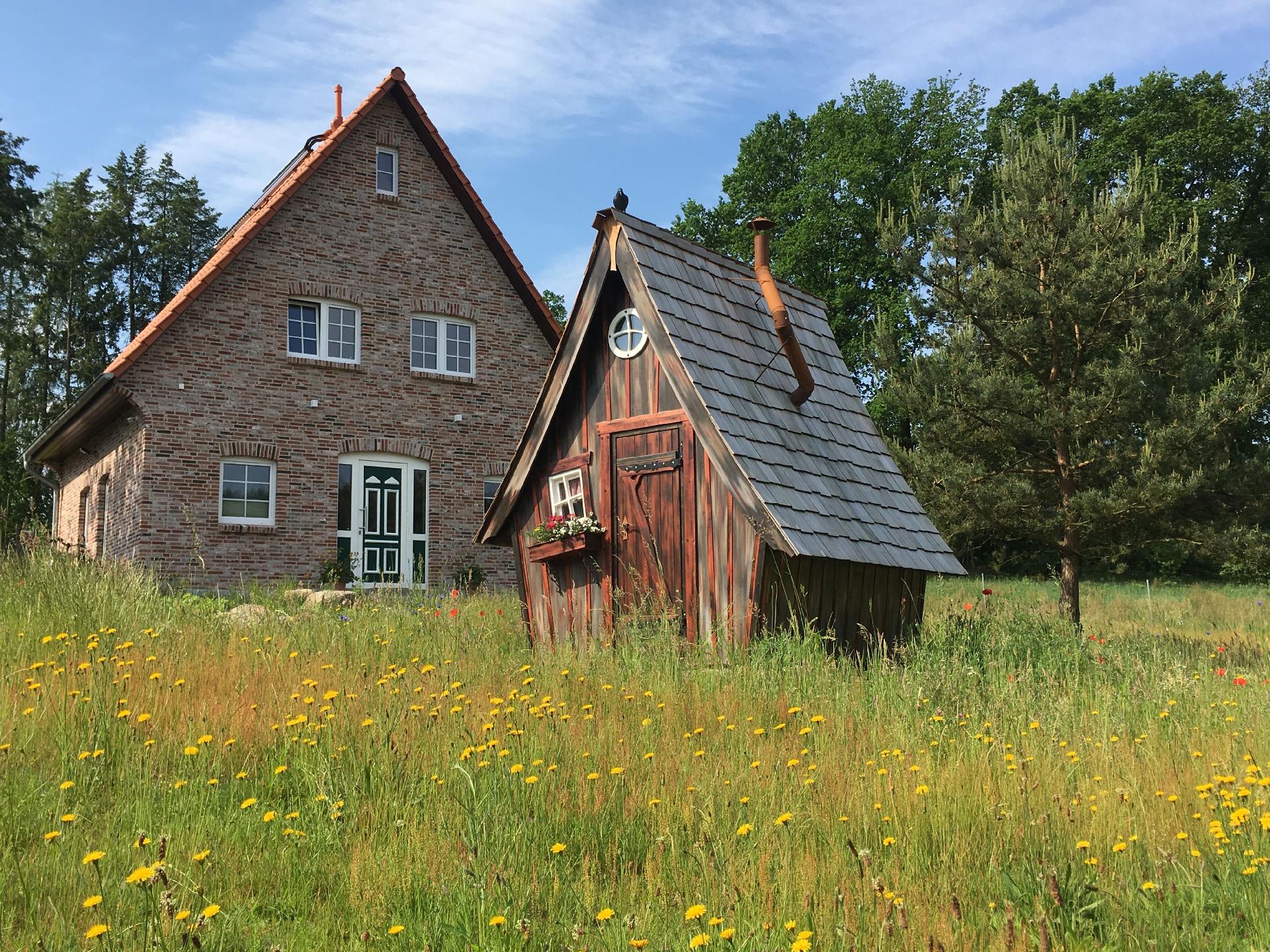 Zauberhaftes 2018 erbautes Haus auf 9.800 qm Anwes Ferienhaus in Bispingen