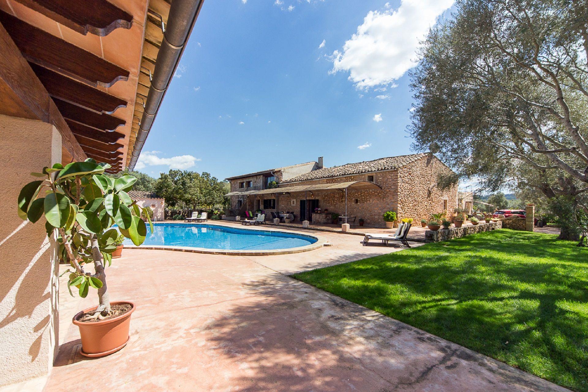 Ferienhaus mit Privatpool für 14 Personen  +  Ferienhaus  Mallorca
