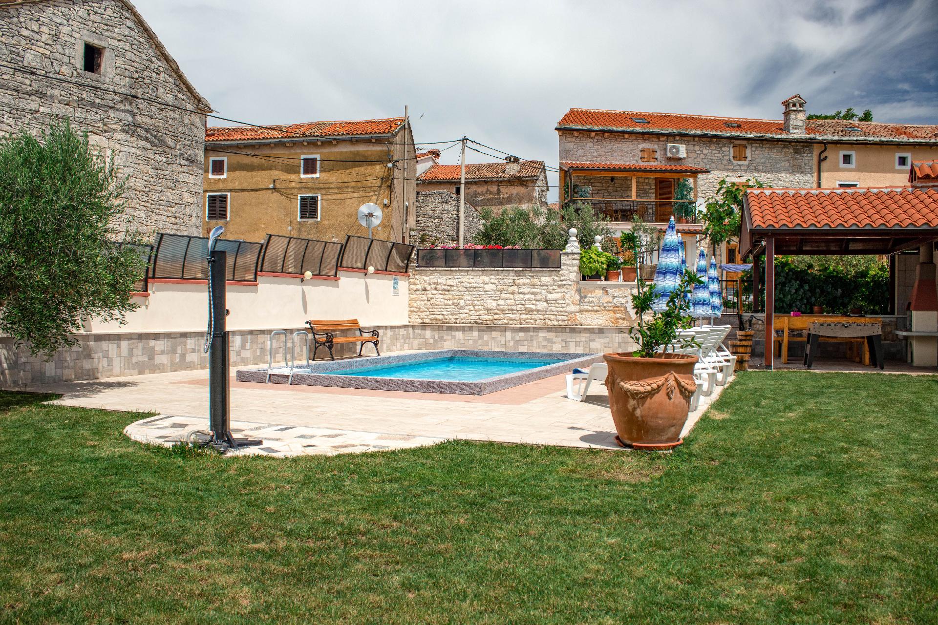 Ferienhaus mit Privatpool für 4 Personen ca.  Ferienhaus in Kroatien