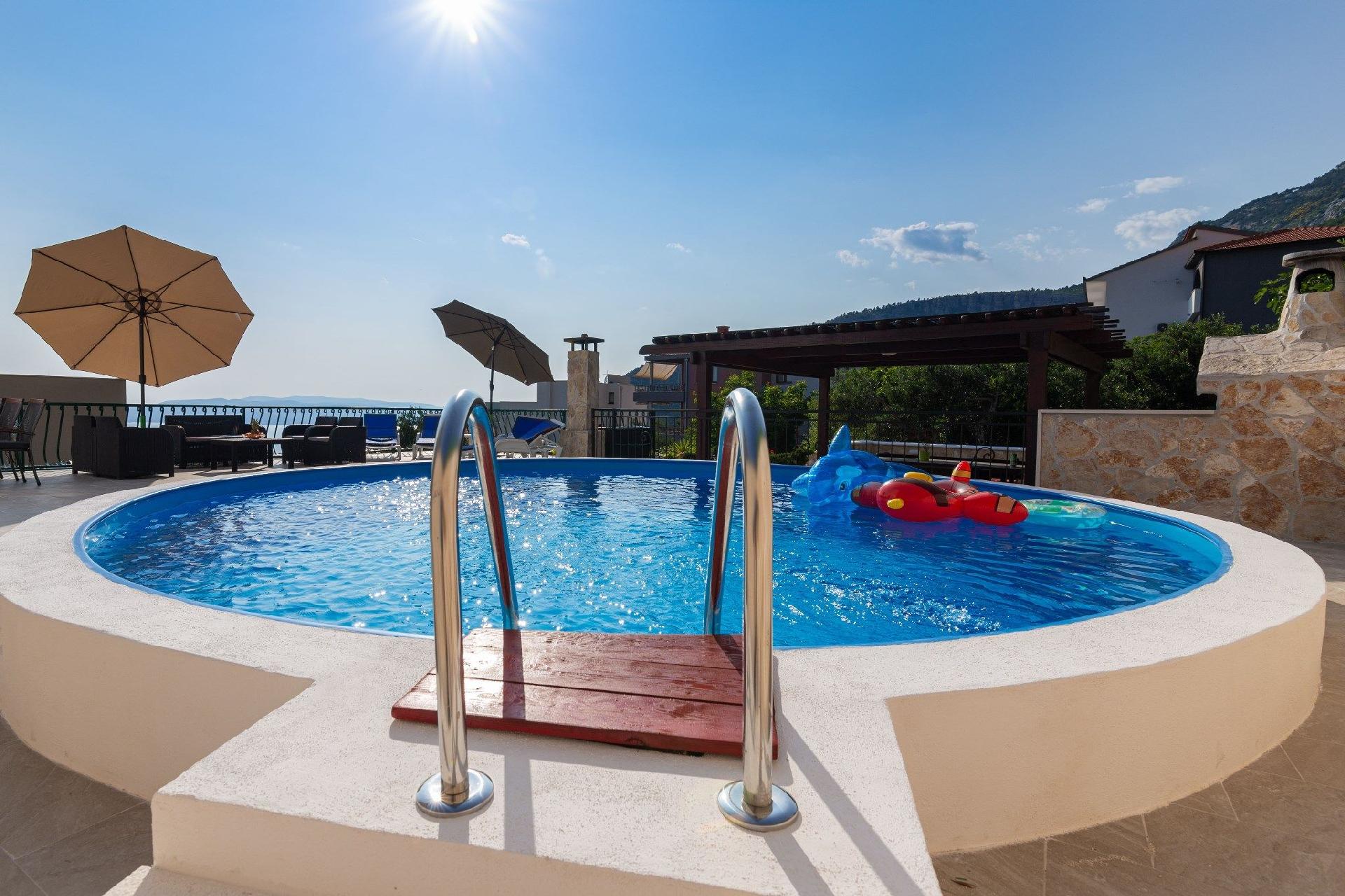 Meerblick Apartment NAVIS mit Außenpool in e Ferienhaus  Makarska Riviera