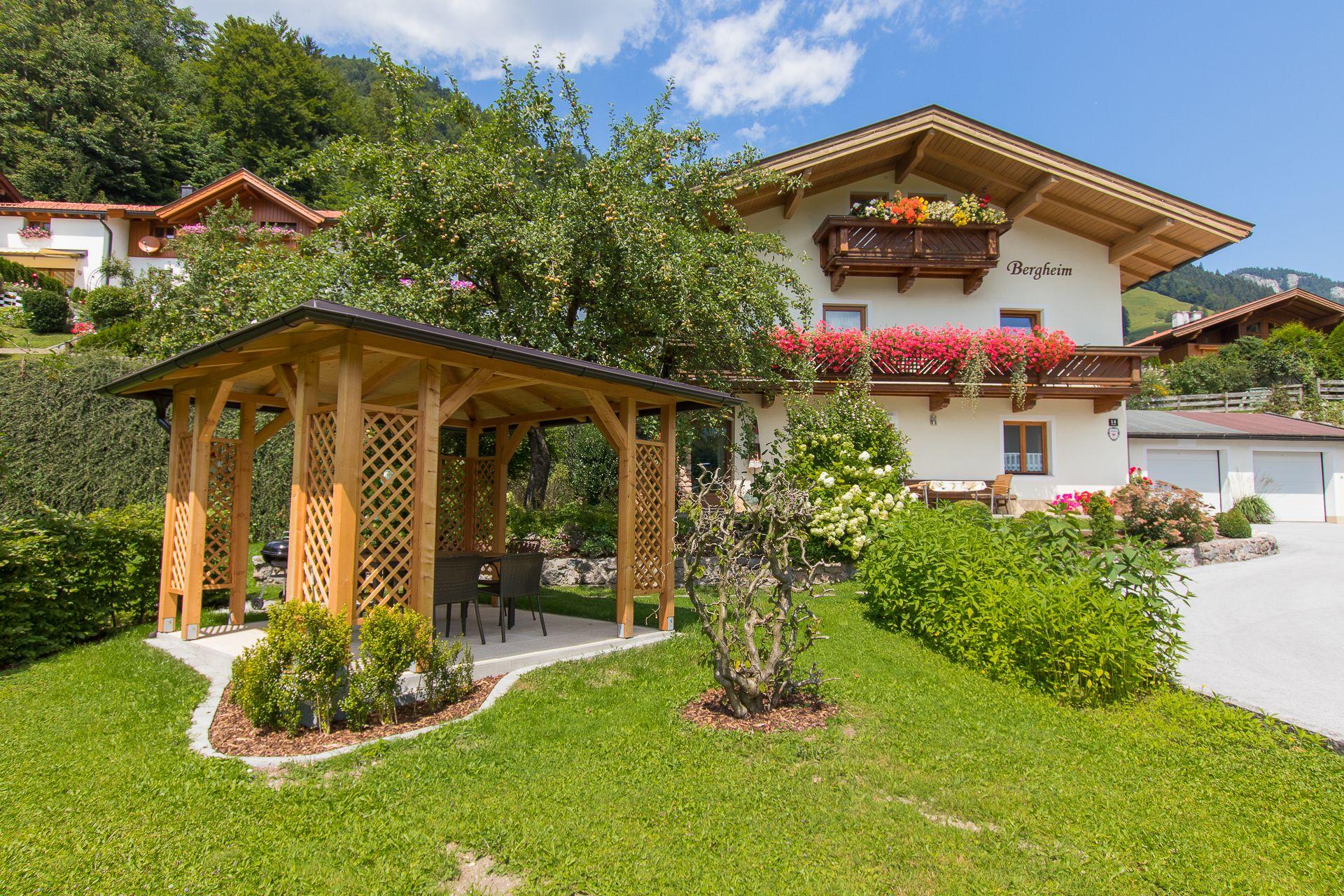 Ferienwohnung für fünf Personen mit S&uu Ferienhaus  Tirol