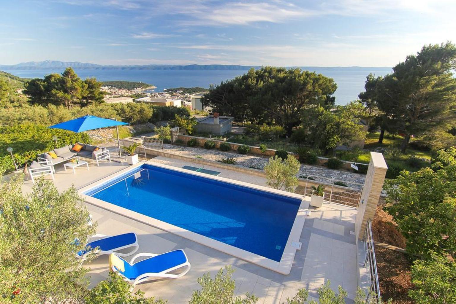 Villa Nolita mit Pool und herrlichem Panoramablick Ferienhaus in Kroatien