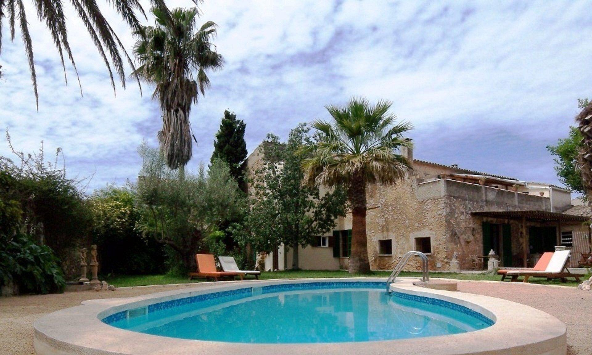 2 Zimmer Gartenwohnung mit Terrasse im Herrenhaus Ferienwohnung  Mallorca Mitte