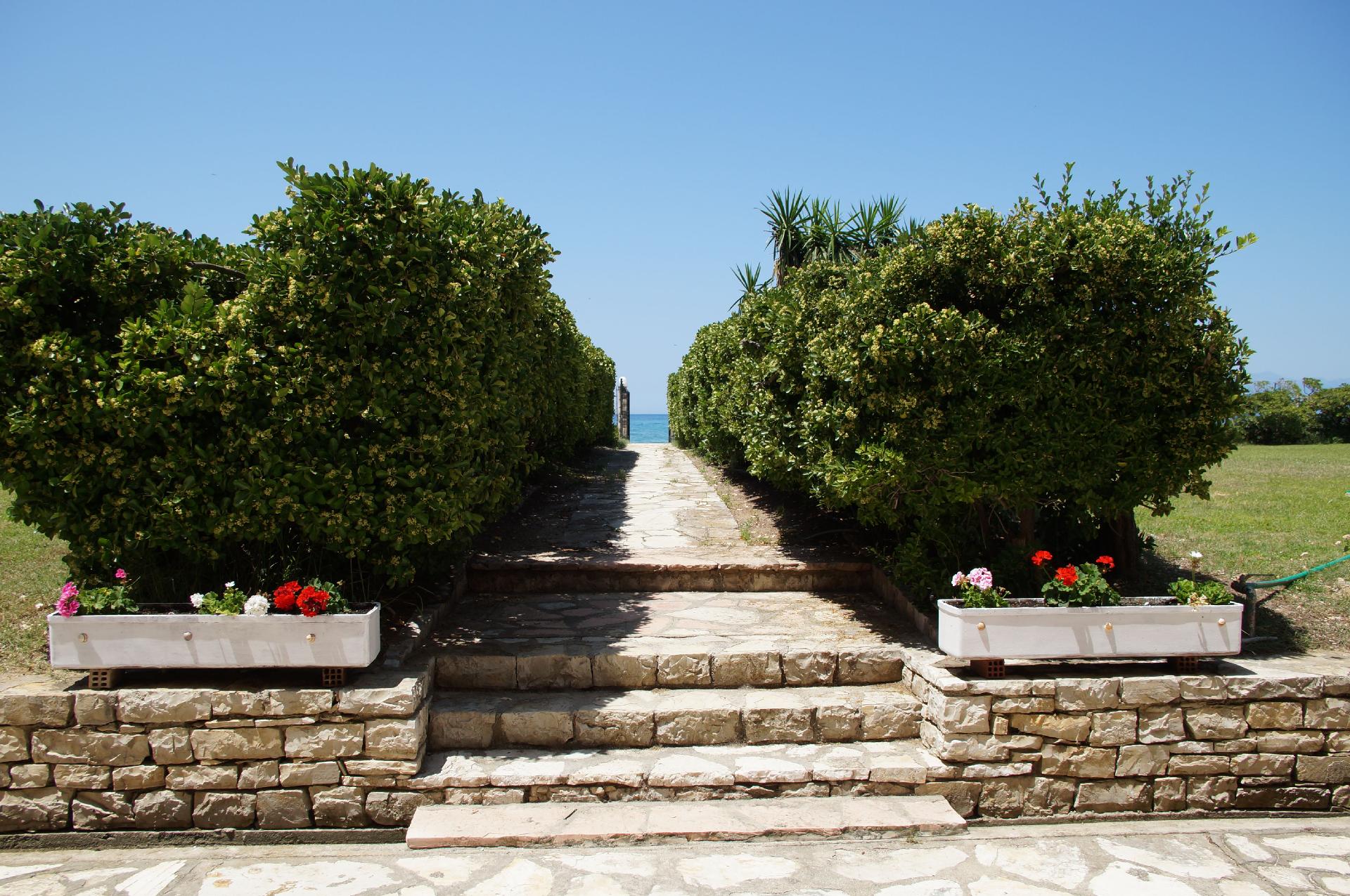 Ferienwohnung mit Balkon und Meerblick, direkt am  Ferienhaus in Griechenland