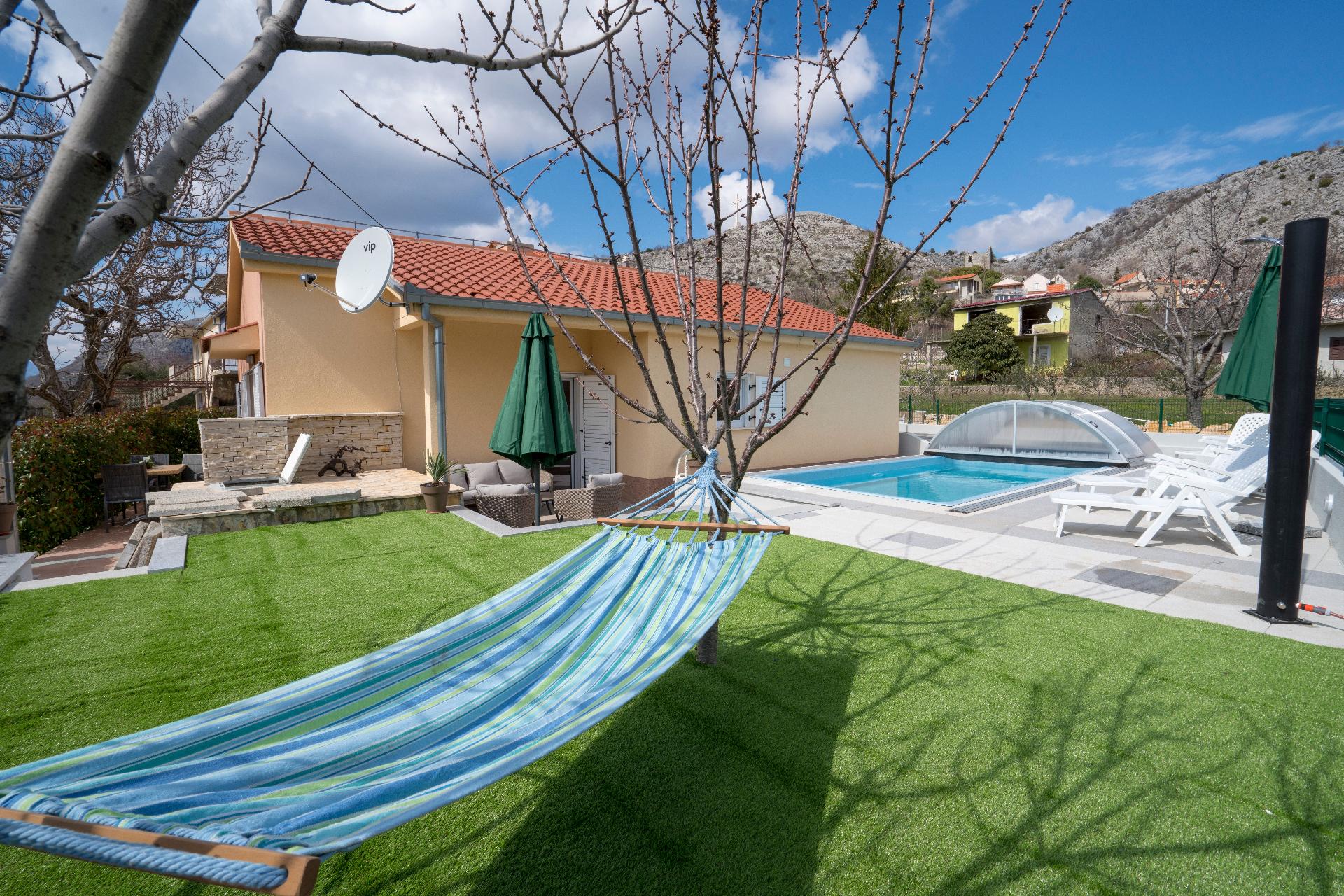 Ferienhaus mit Privatpool für 5 Personen ca.  Ferienhaus in Dalmatien