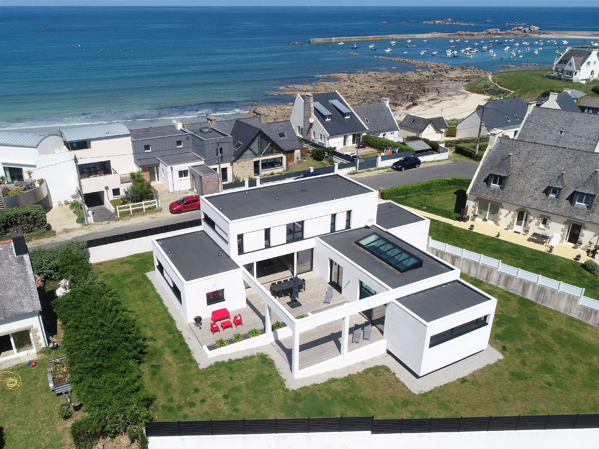 Neue Villa mit Hallenbad   Bretagne