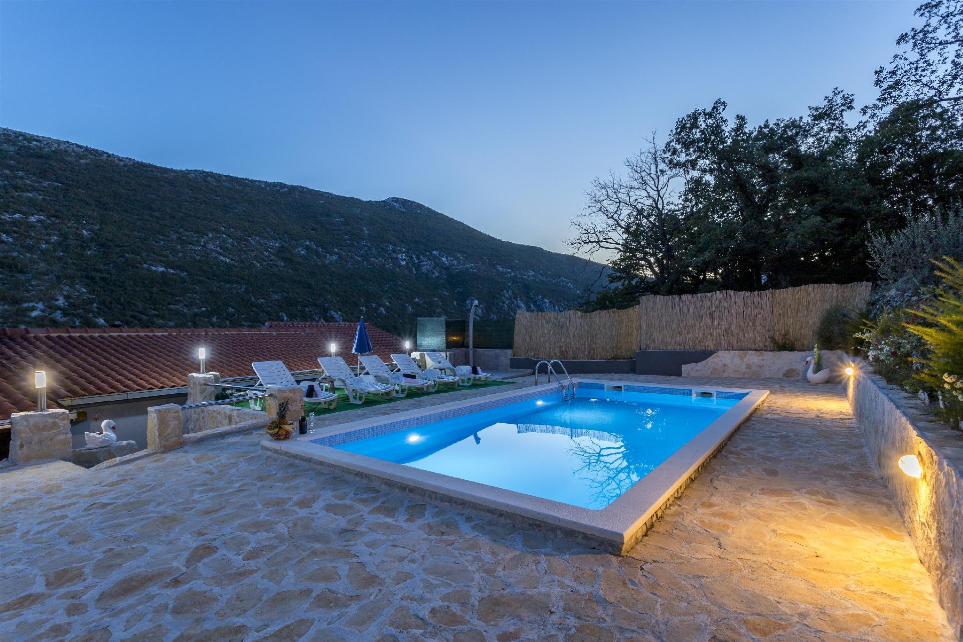 Ferienhaus mit Privatpool für 6 Personen ca.   in Dalmatien