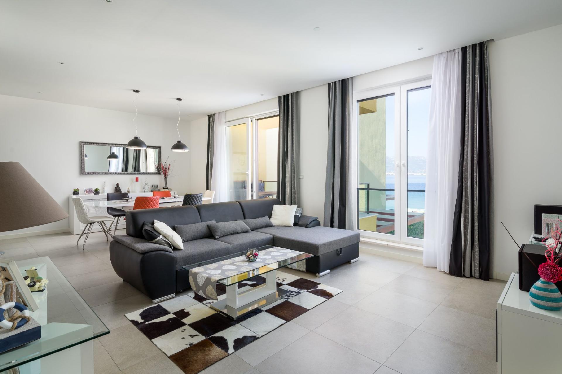 Ferienwohnung für 4 Personen ca. 100 m²    Split Riviera