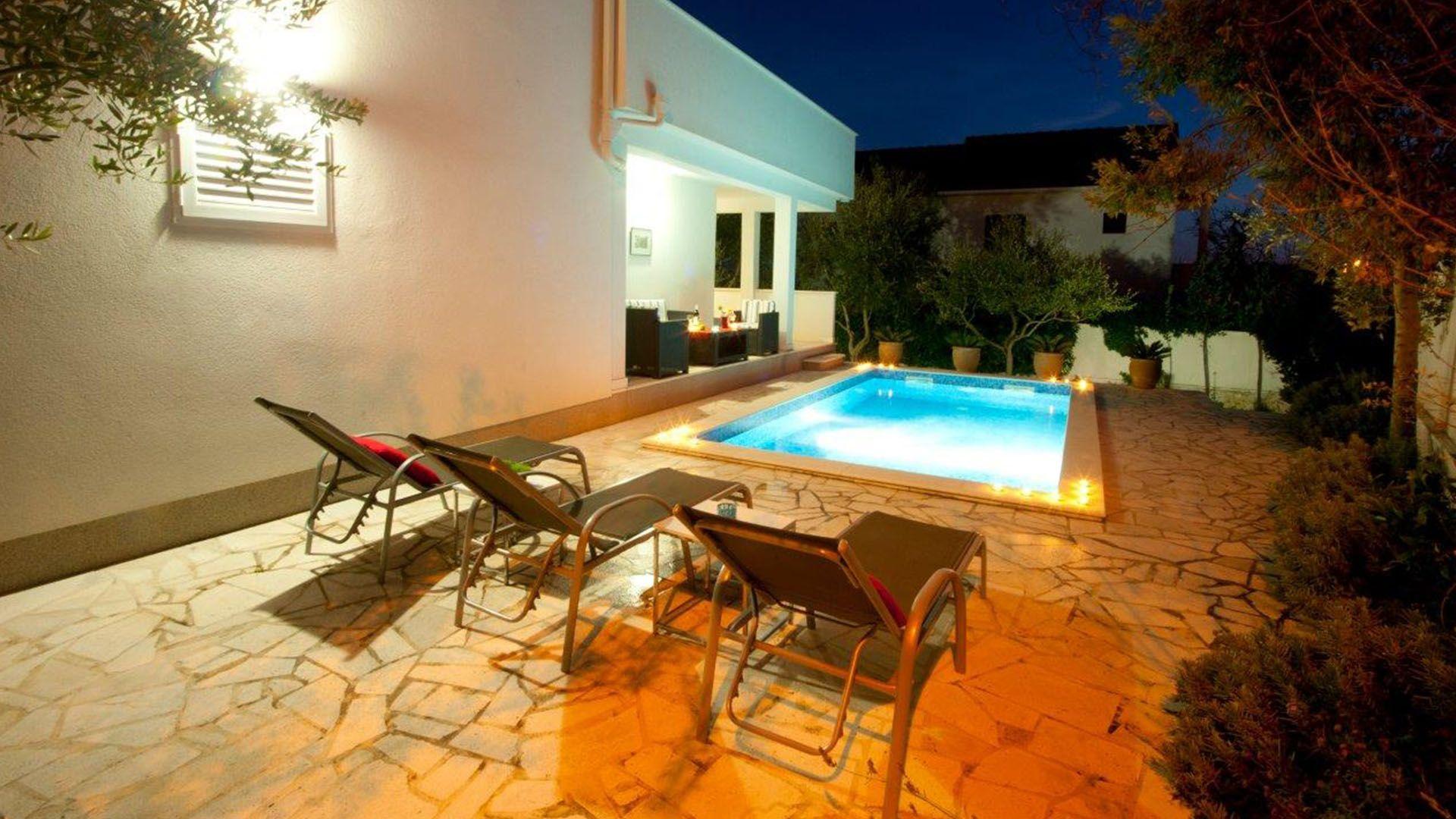 Ferienhaus mit Privatpool für 5 Personen  + 1  in Dalmatien