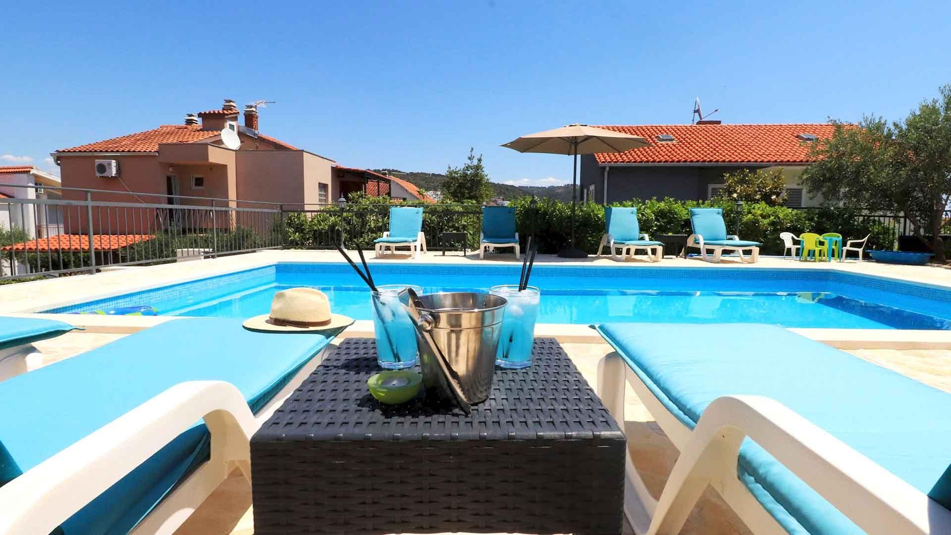 Ferienhaus mit Privatpool für 10 Personen ca.  in Dalmatien