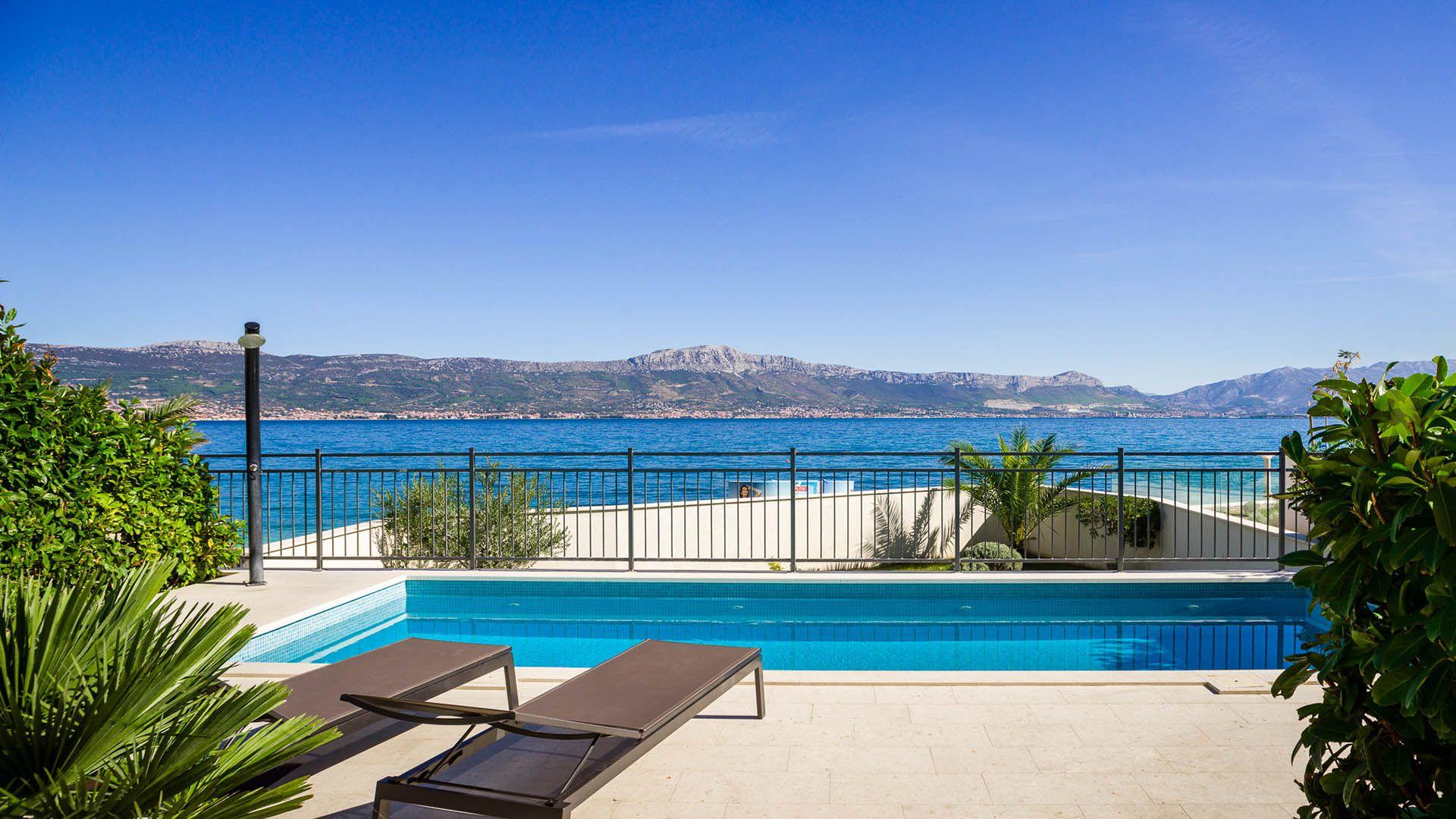 Ferienhaus mit Privatpool für 12 Personen ca.   Split Riviera