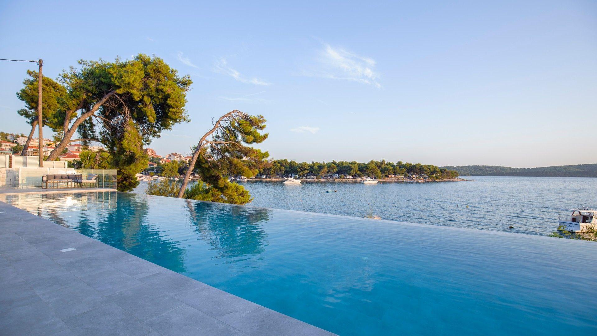 Ferienhaus für 8 Personen ca. 300 m² in    Trogir