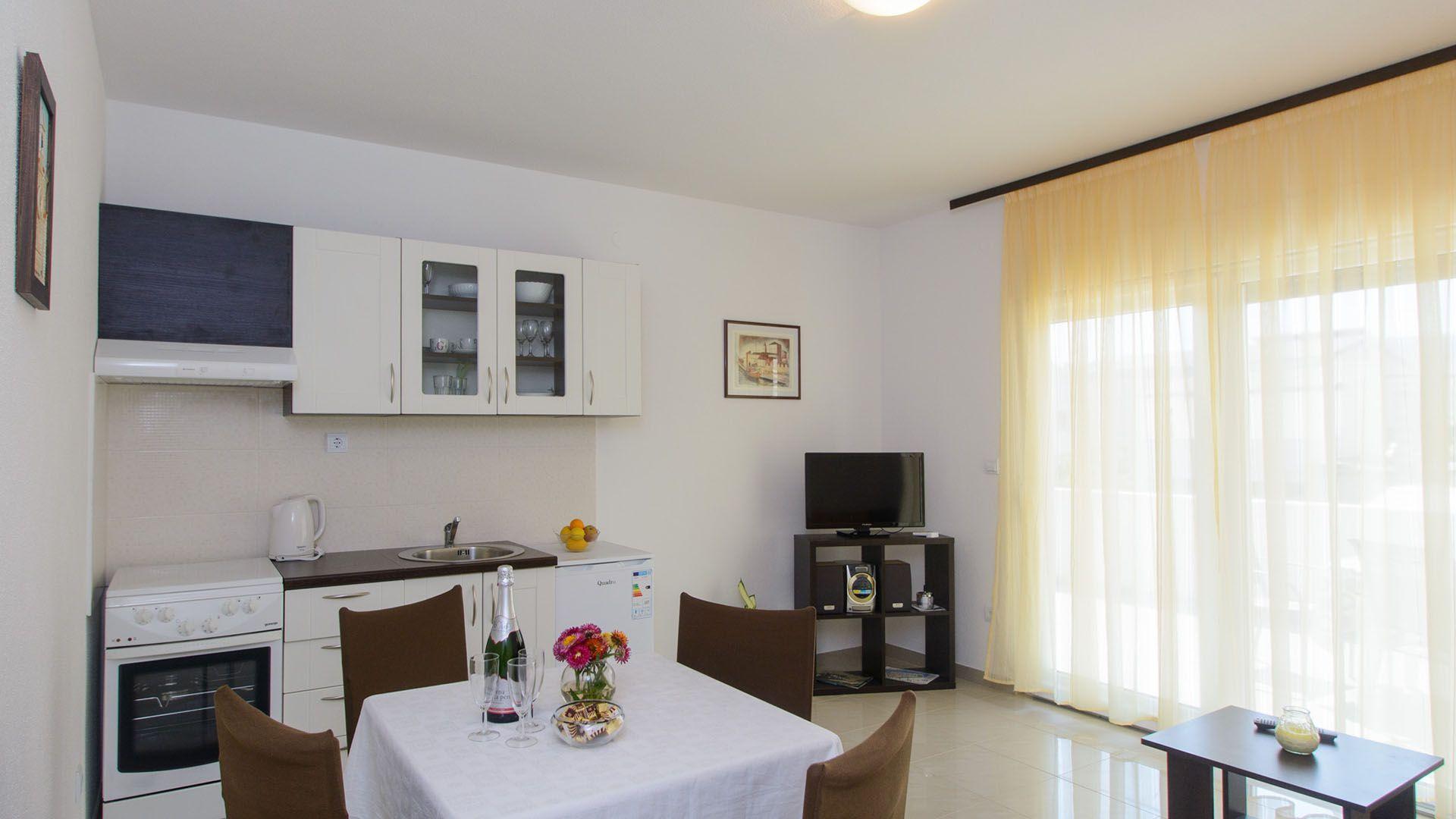 Ferienwohnung für 4 Personen ca. 40 m² i   Trogir